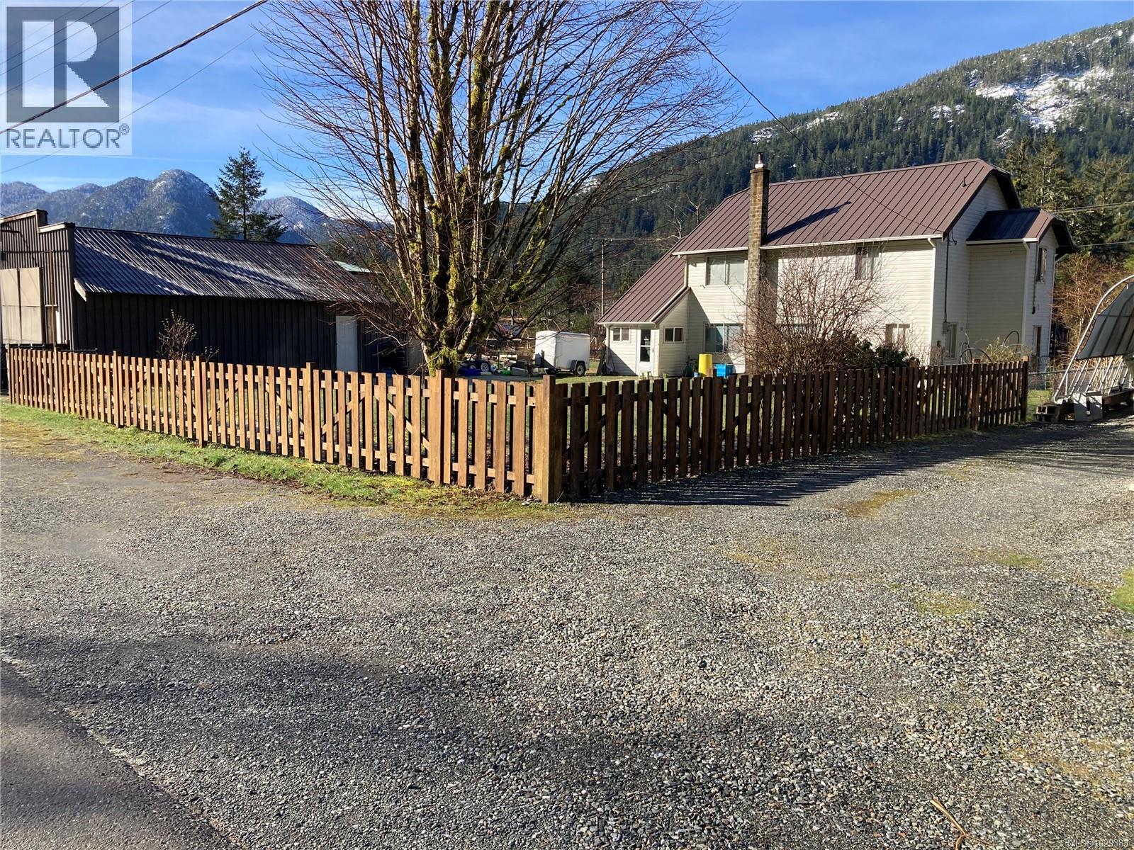 147 Maquinna Ave - 39