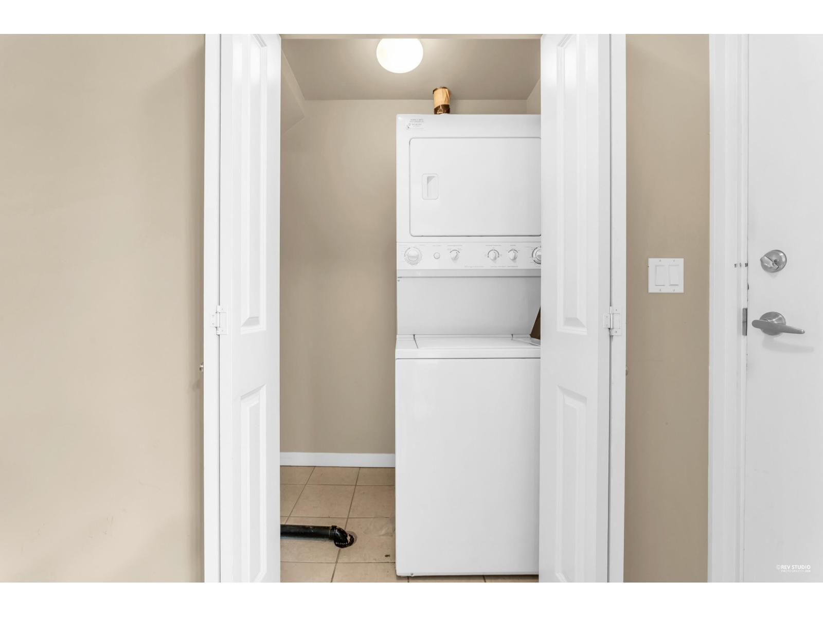 4 14921 THRIFT AVENUE, White Rock