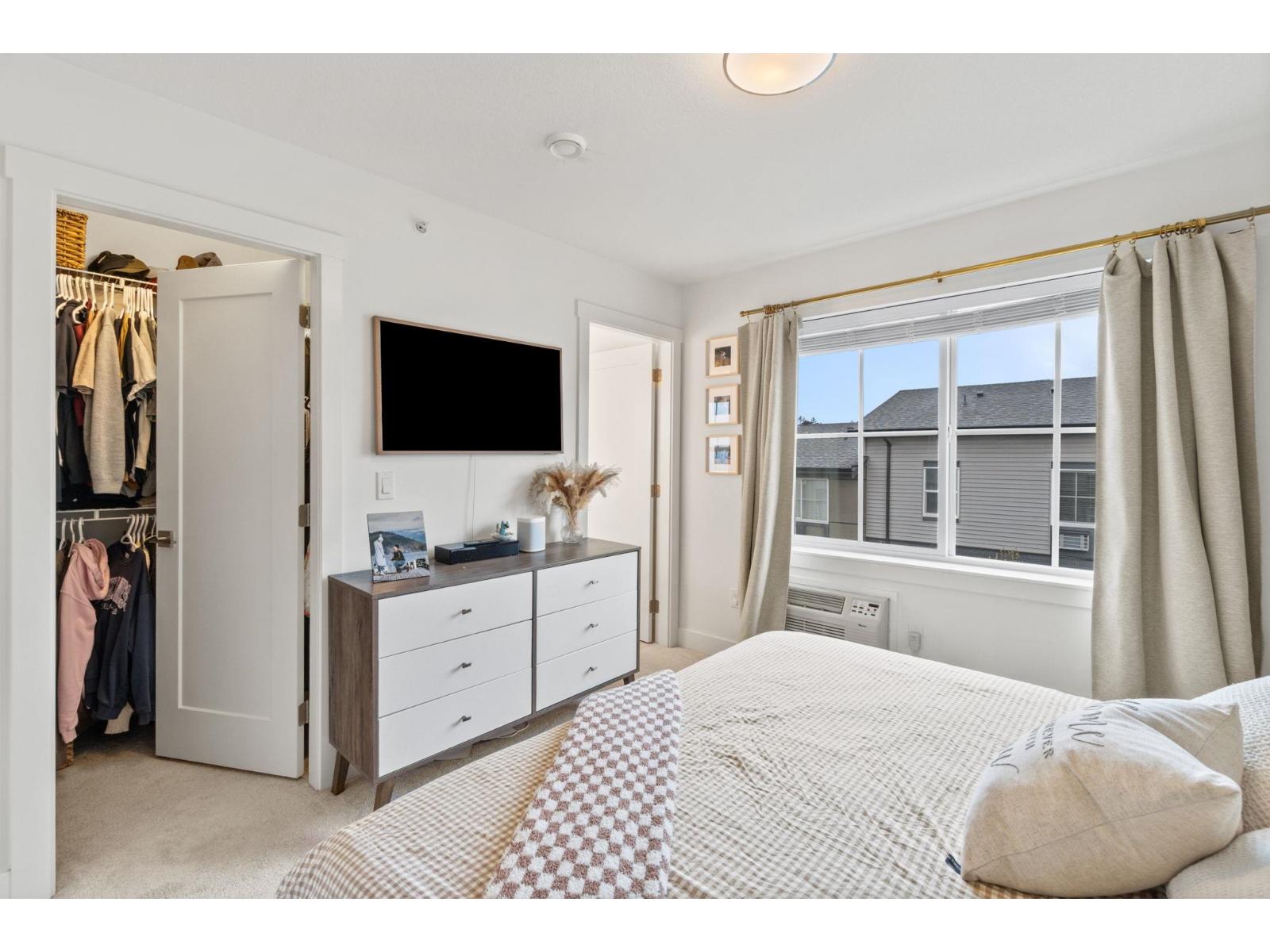 29 8161 201 STREET, Langley