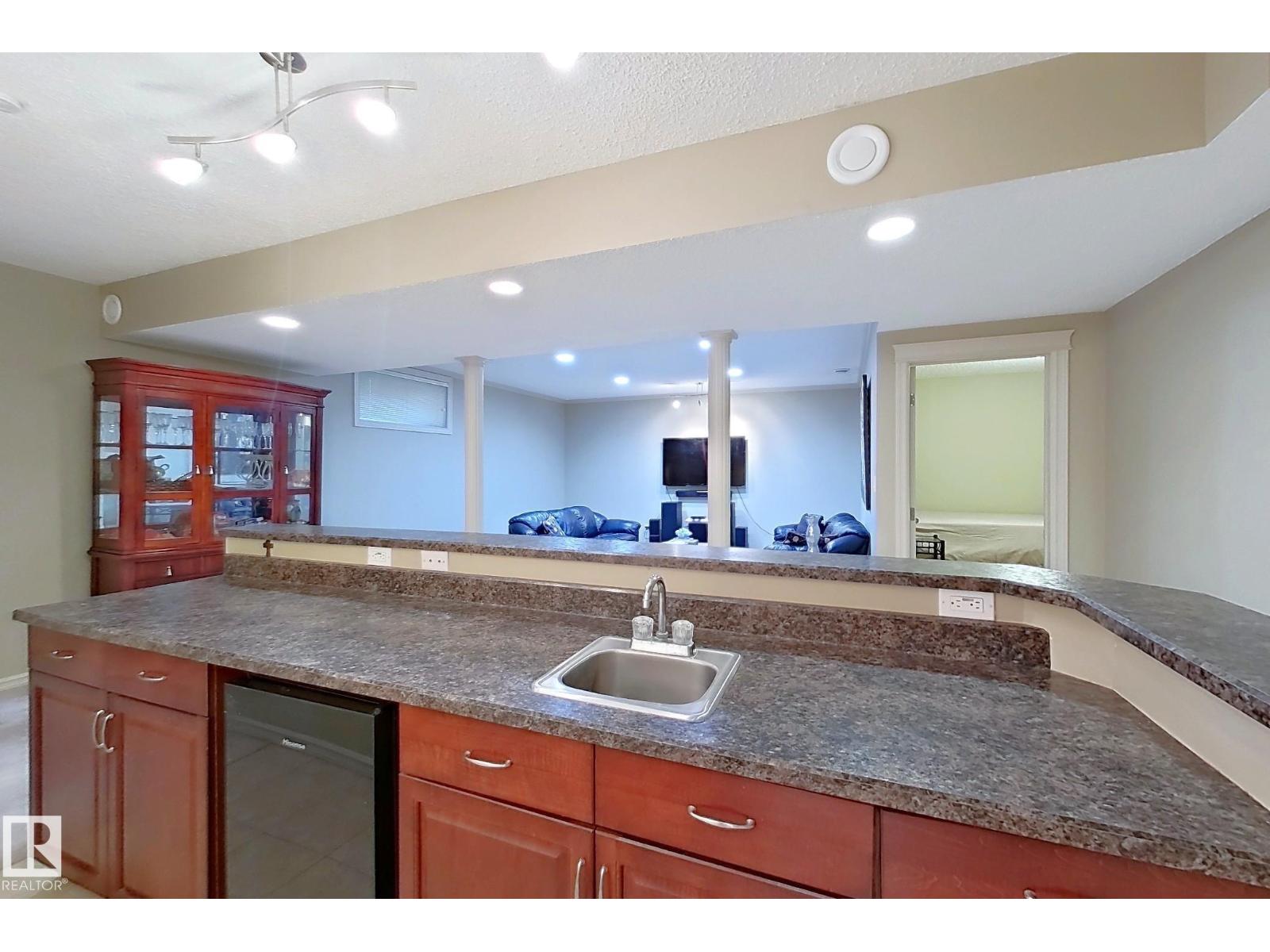 1206 MCKINNEY CO NW, Edmonton