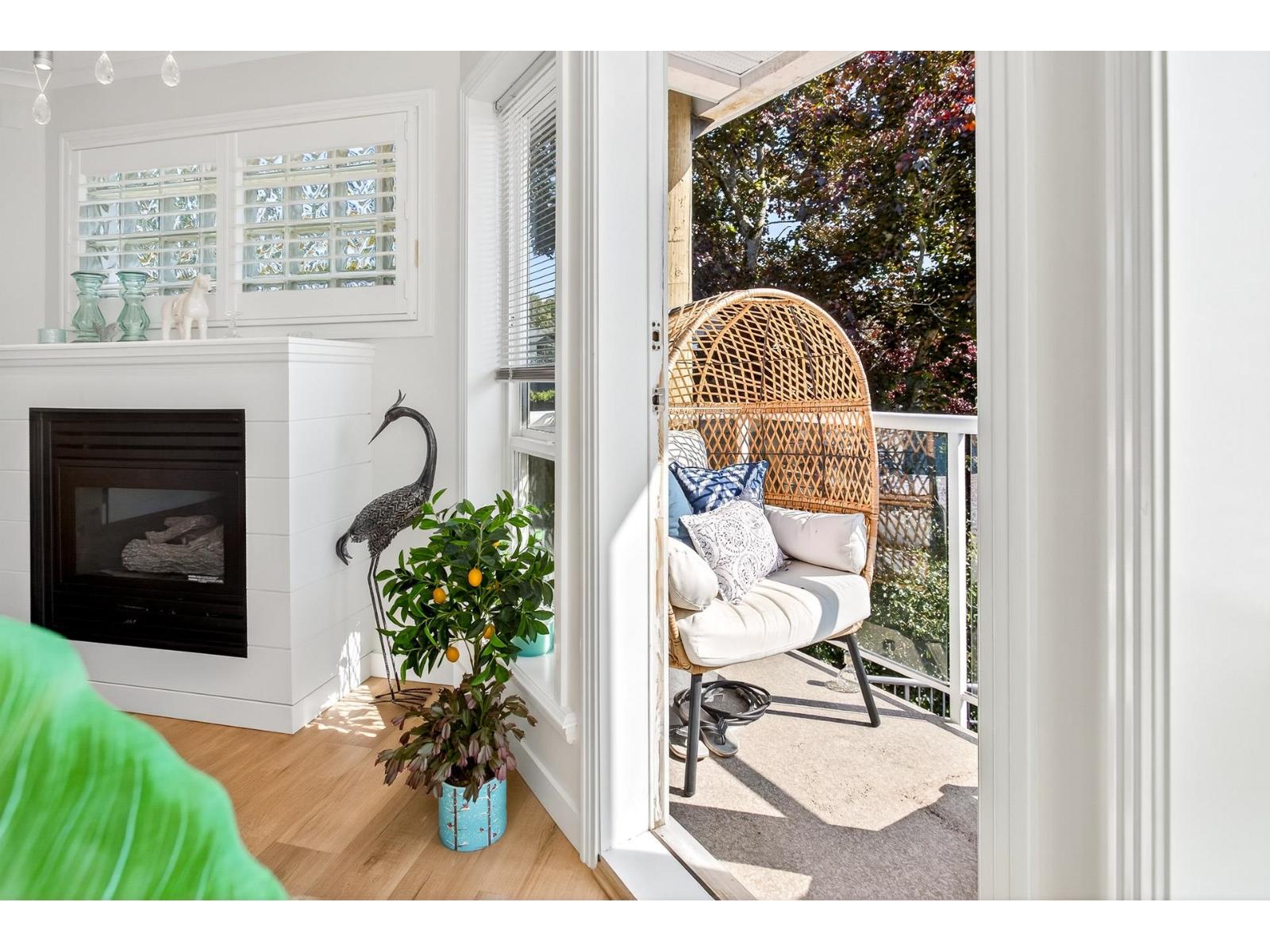 205 15154 ROPER AVENUE, White Rock