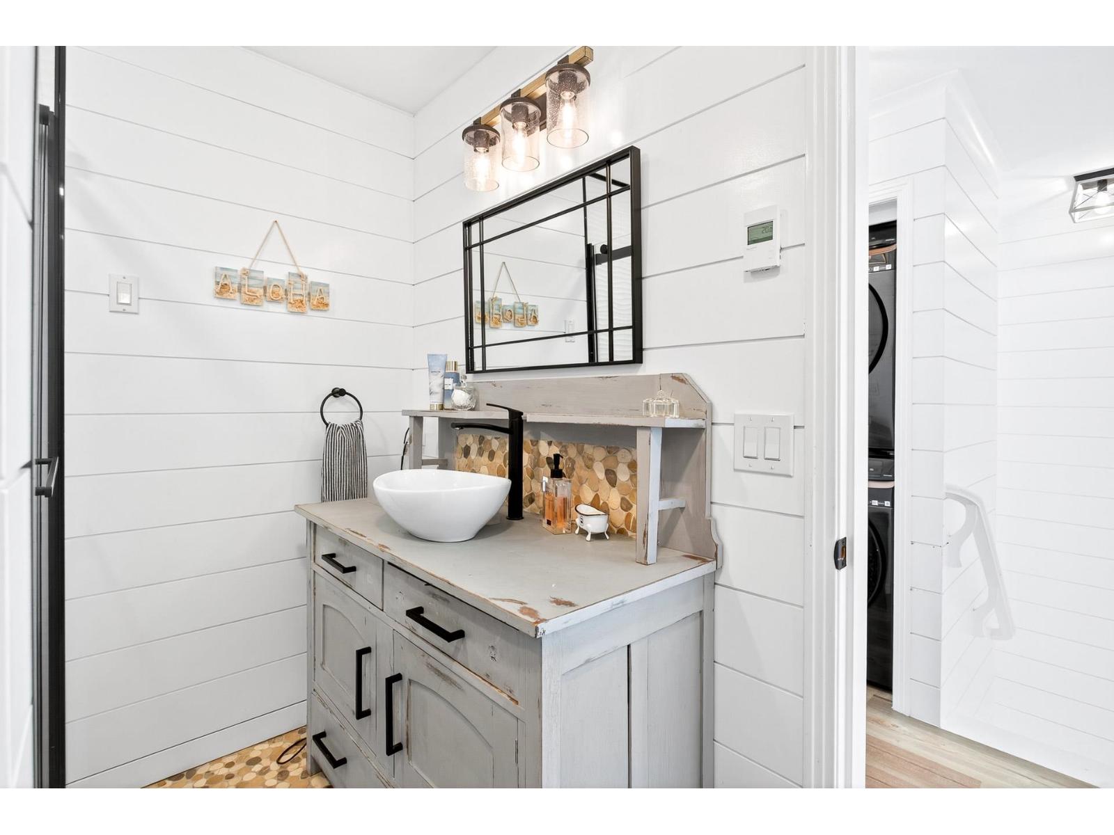 205 15154 ROPER AVENUE, White Rock