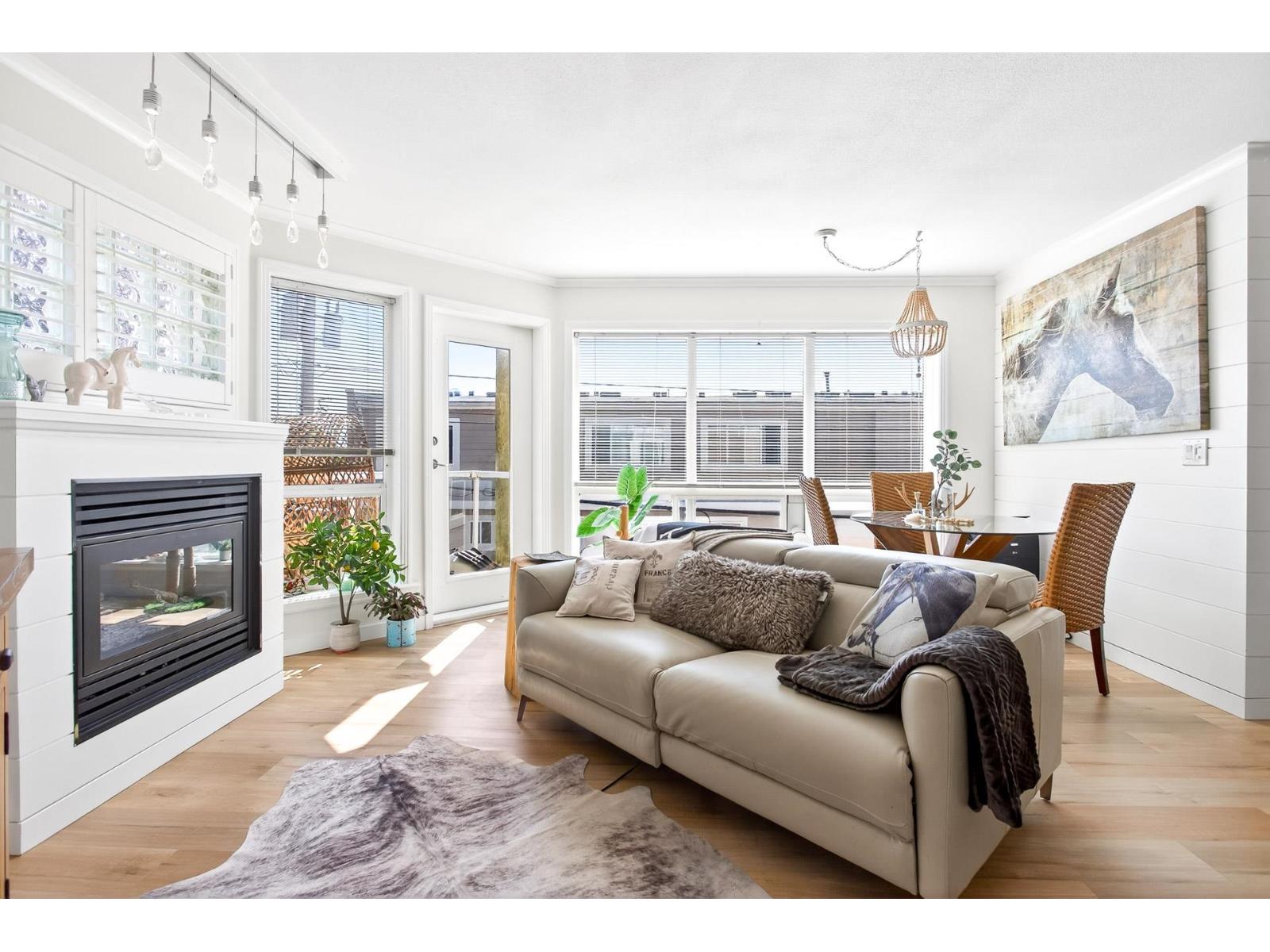 205 15154 ROPER AVENUE, White Rock