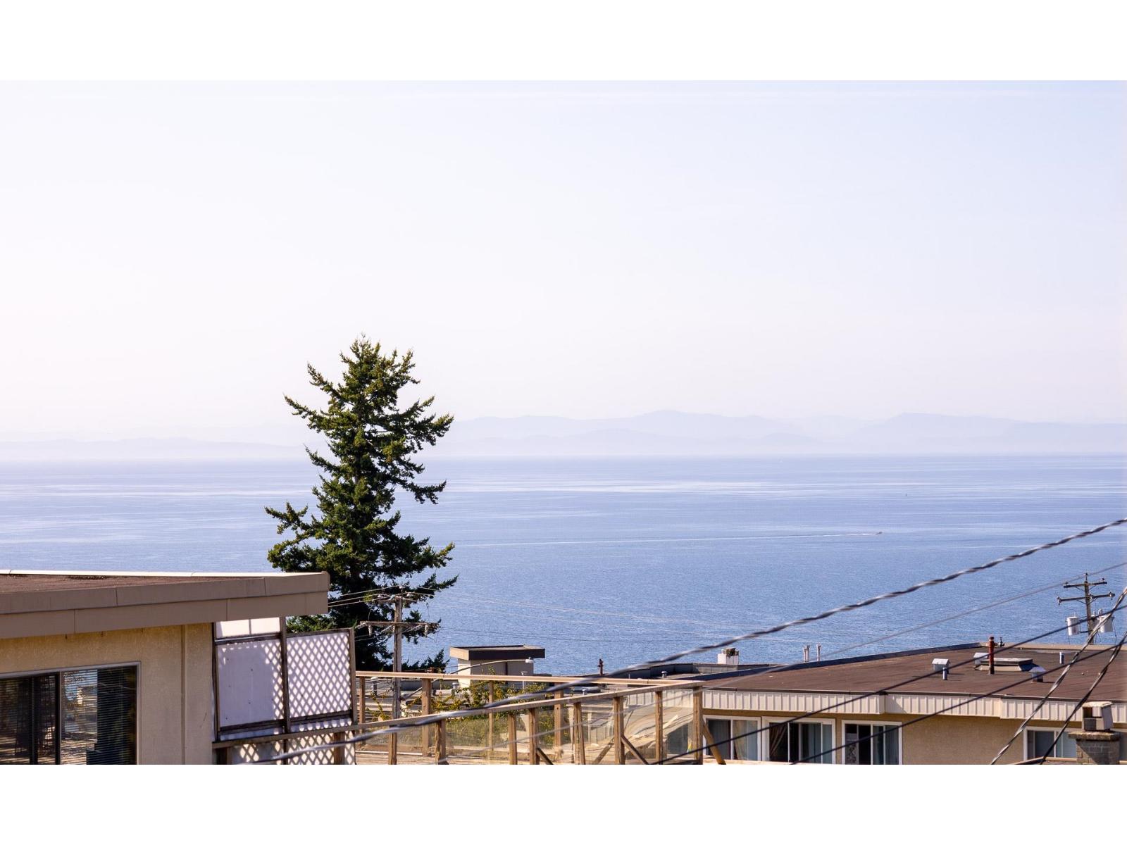 205 15154 ROPER AVENUE, White Rock