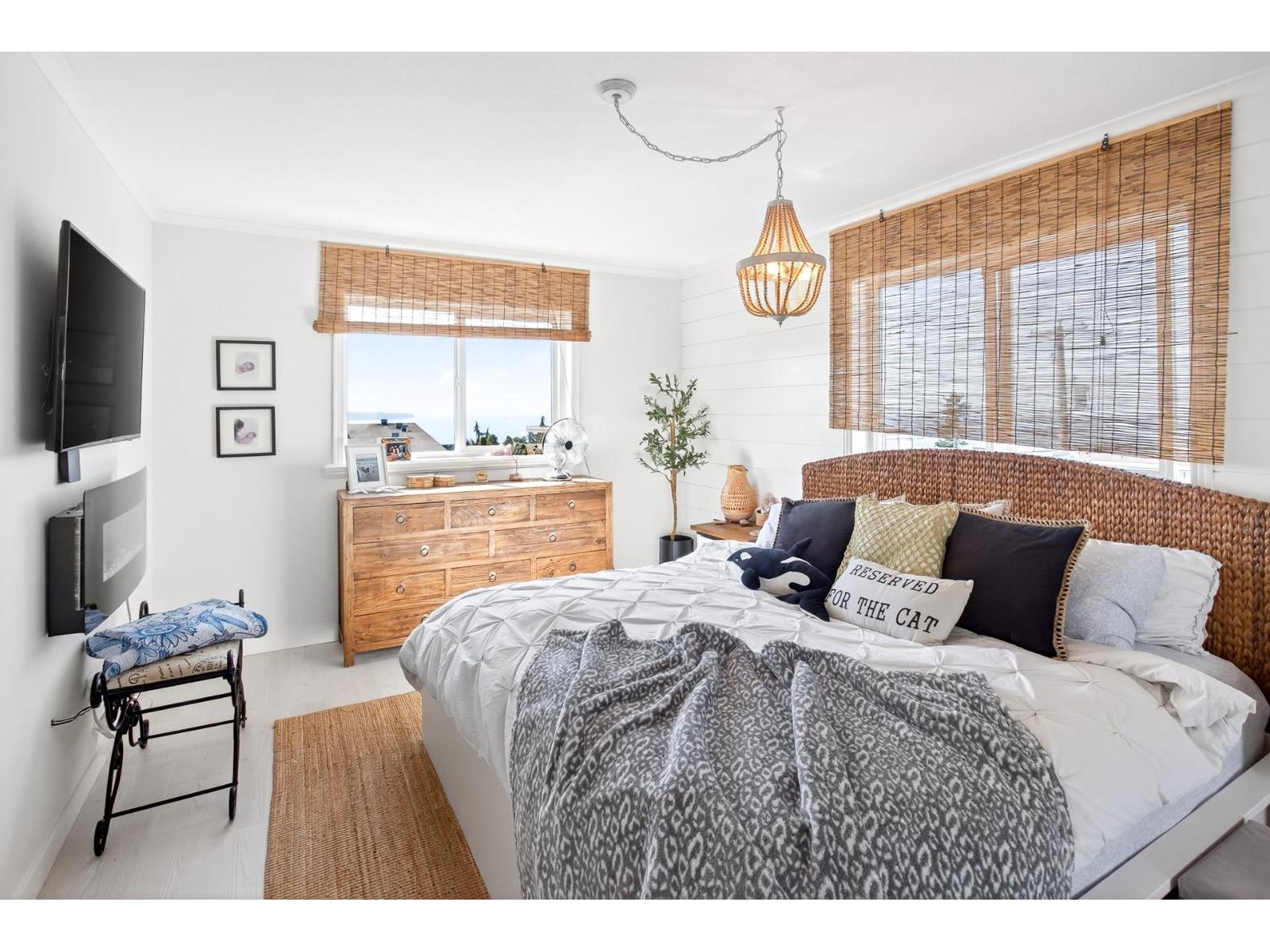 205 15154 ROPER AVENUE, White Rock