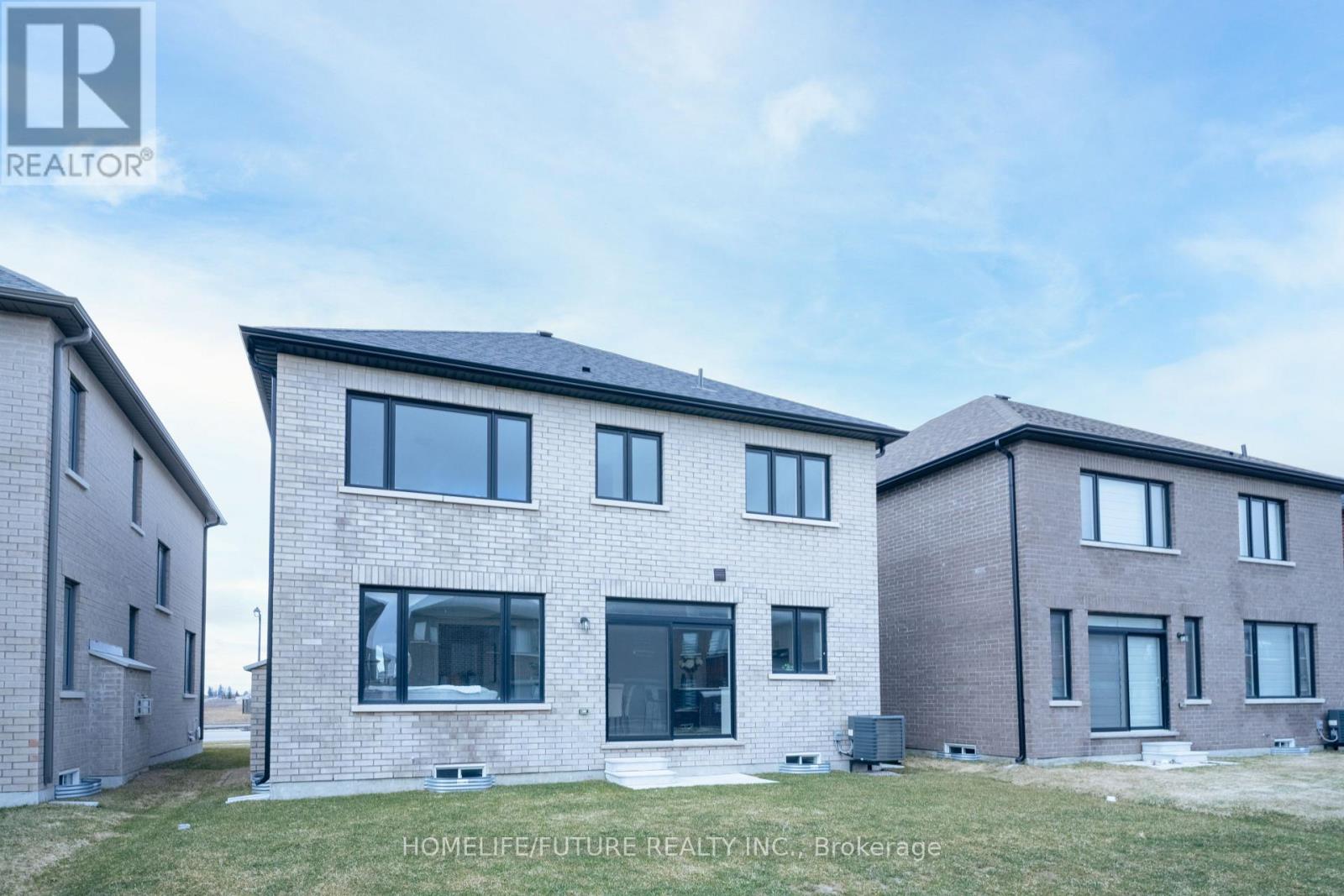 22 MCKAY AVENUE - 21