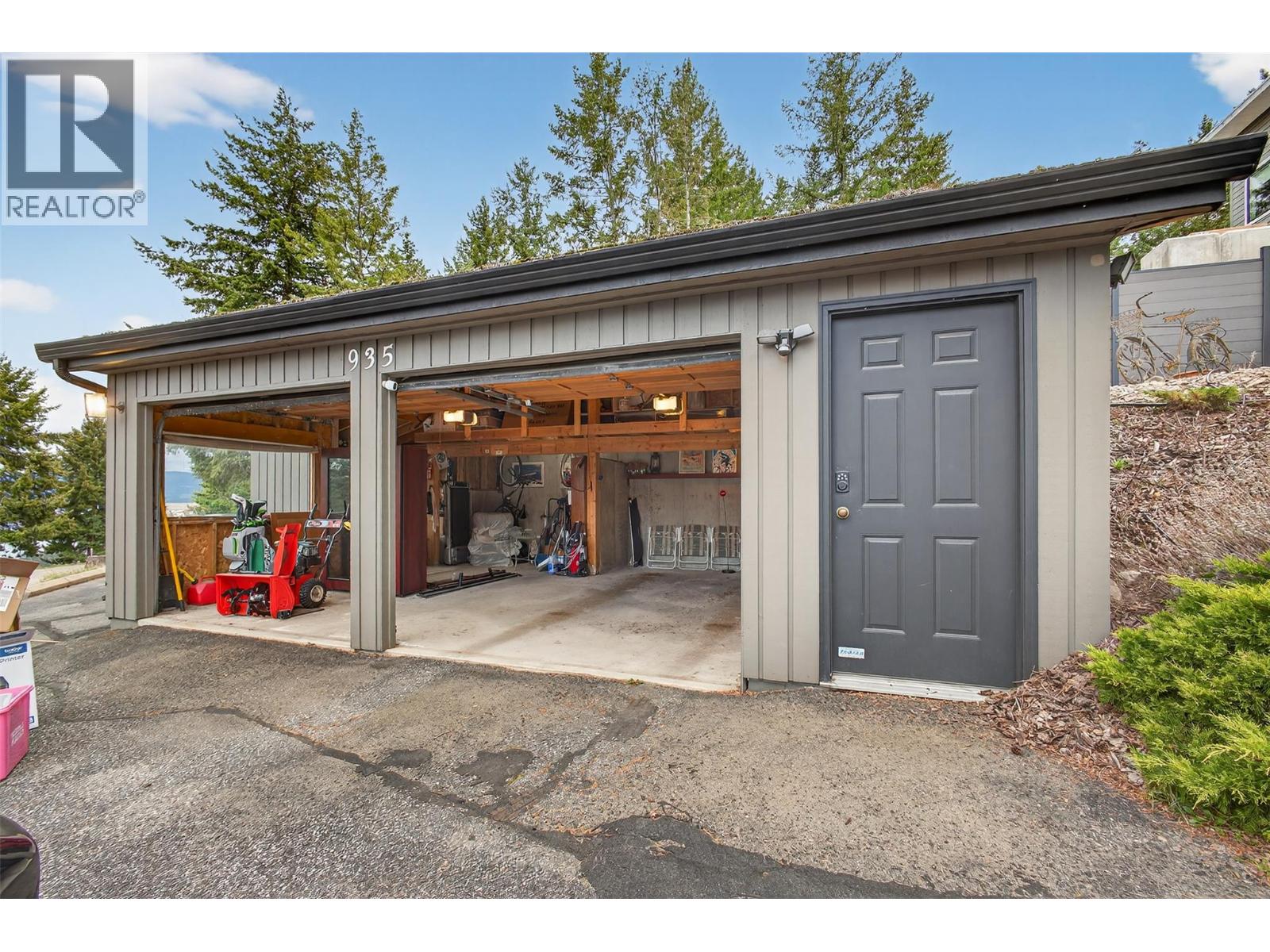 935 LLOYD JONES DRIVE - 40