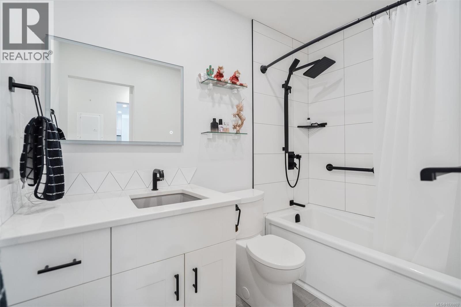 #301 1680 POPLAR AVE - 11