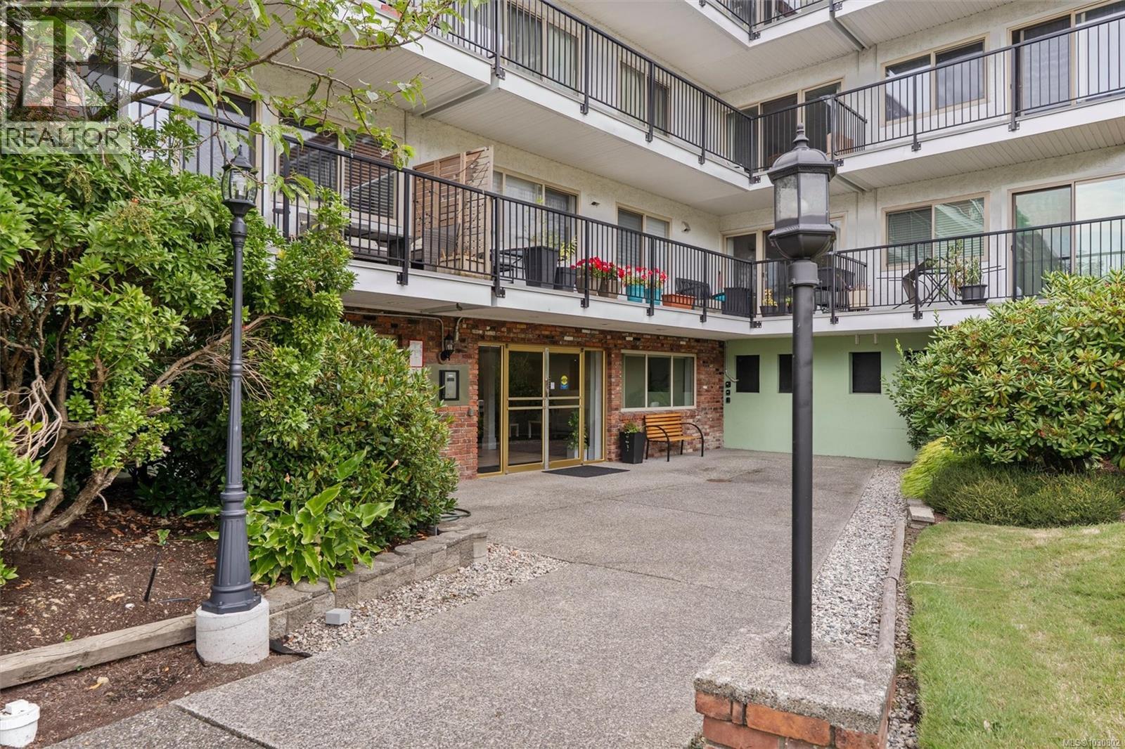 #301 1680 POPLAR AVE - 18