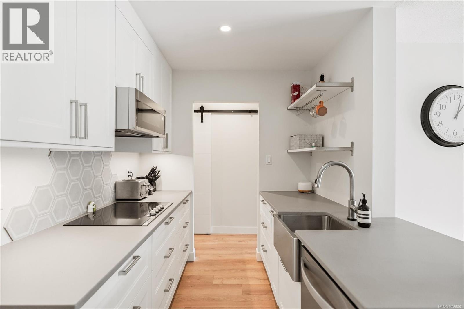 #301 1680 POPLAR AVE - 4