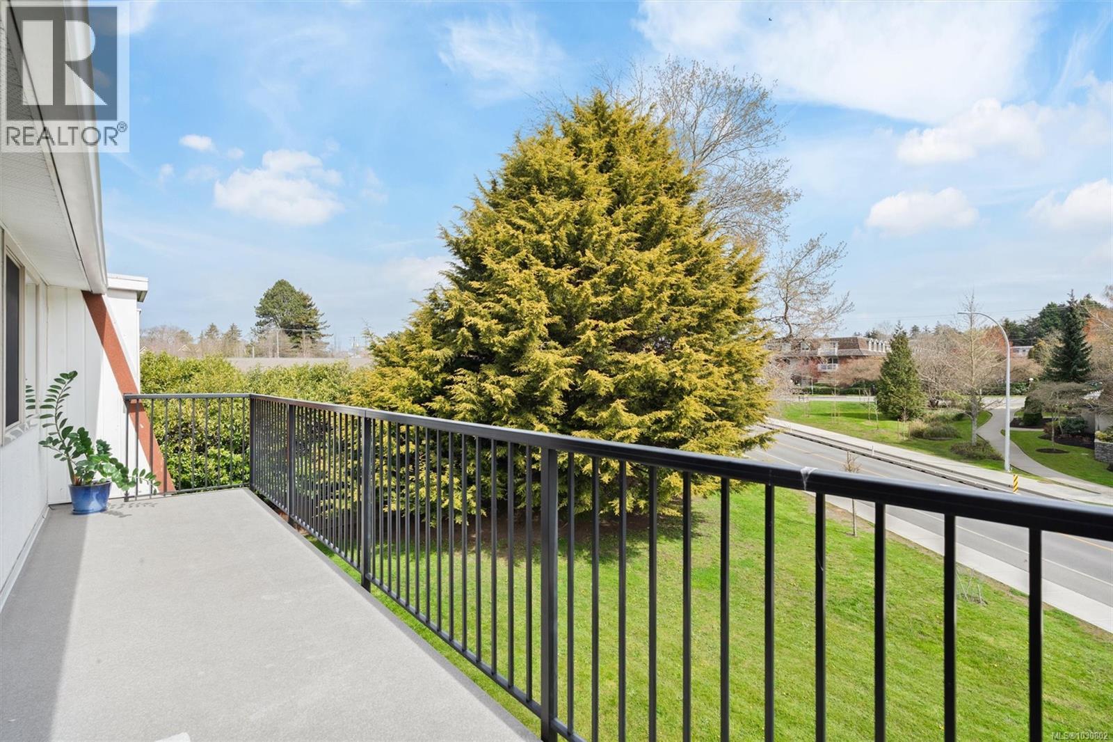 #301 1680 POPLAR AVE - 7