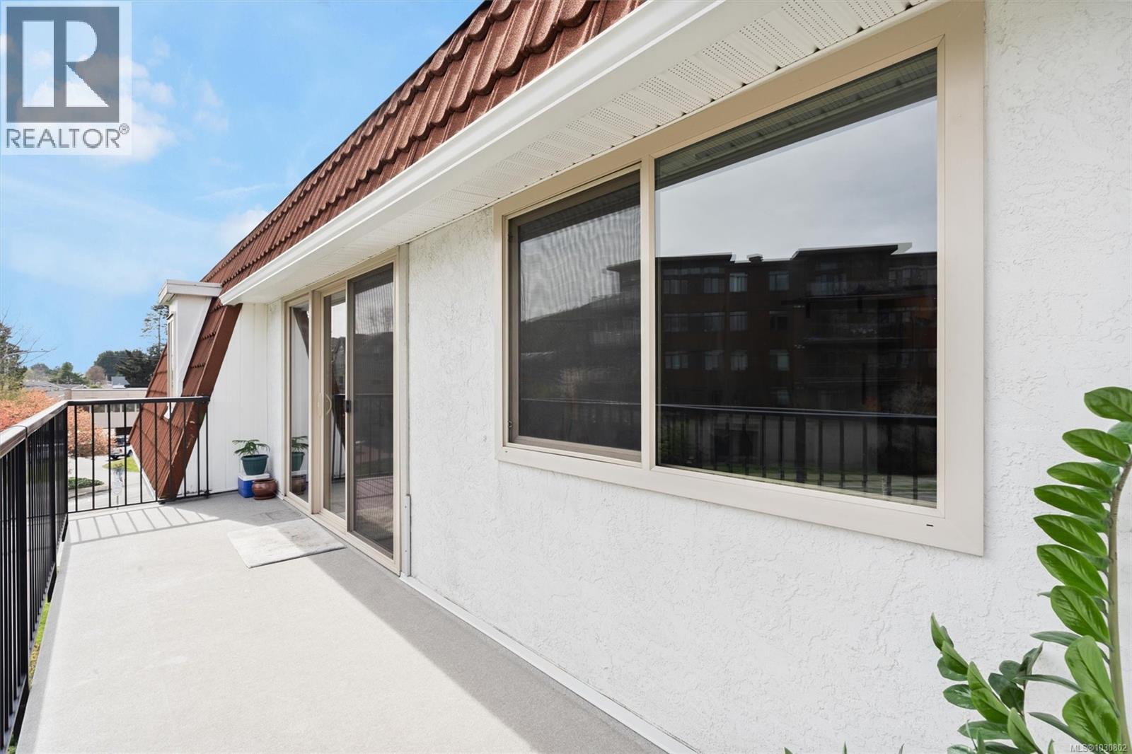 #301 1680 POPLAR AVE - 9