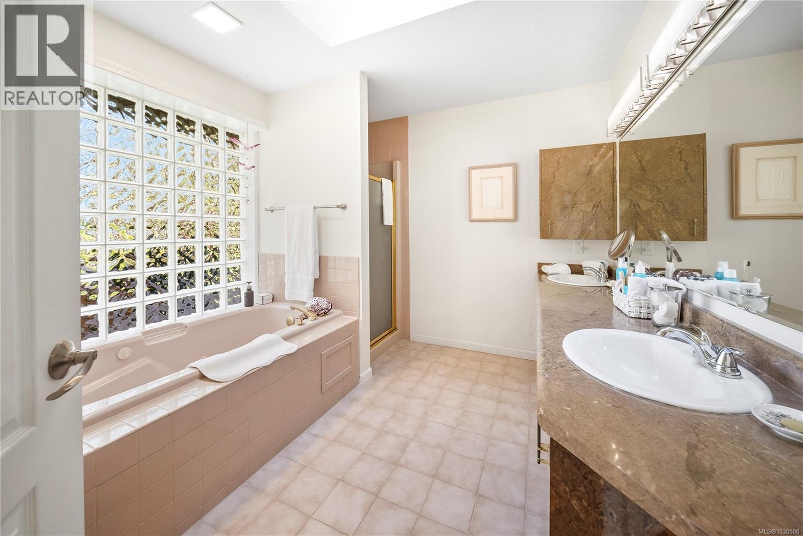 575 Johnstone Rd, Parksville