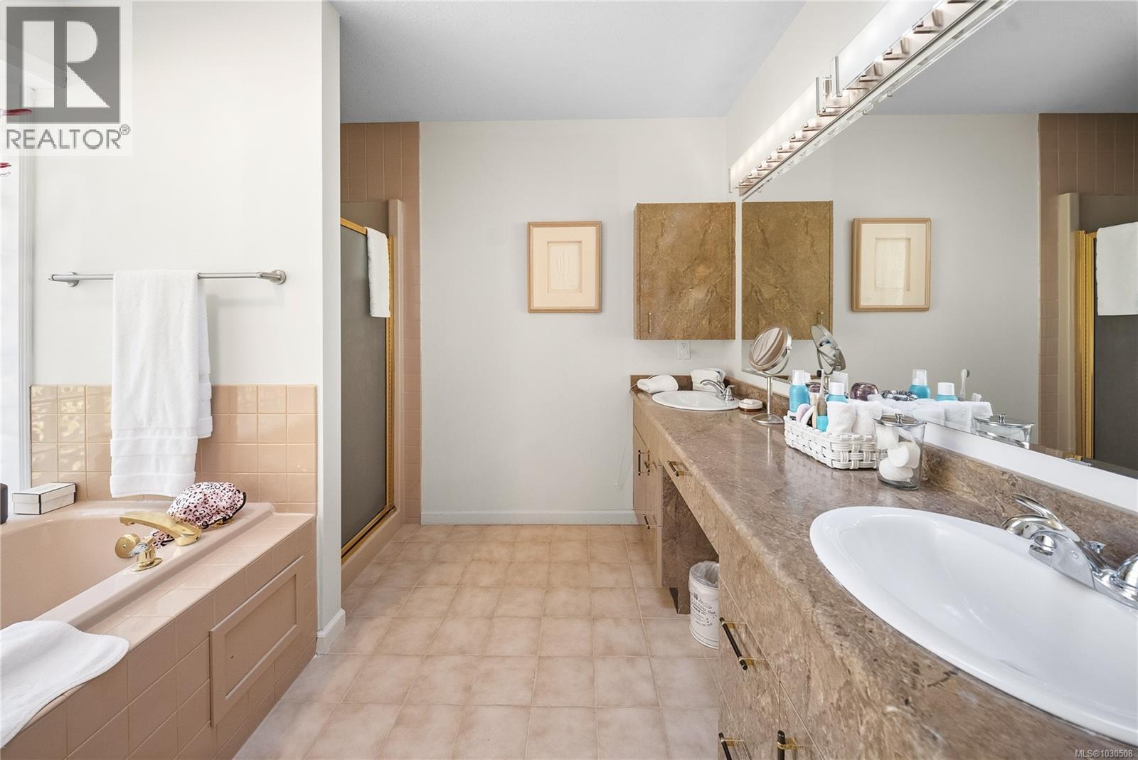 575 Johnstone Rd, Parksville