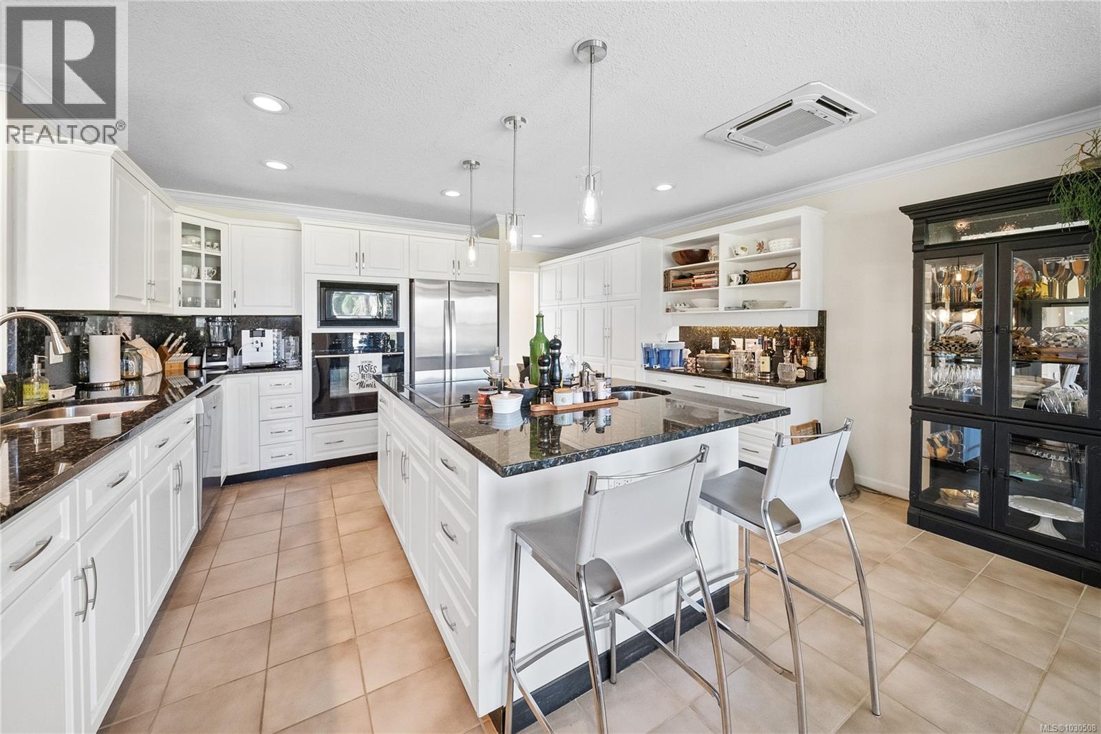 575 Johnstone Rd, Parksville