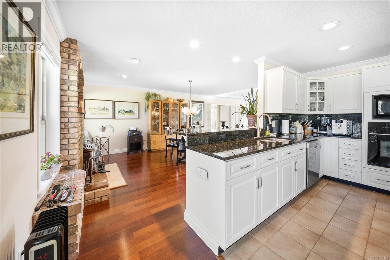 575 Johnstone Rd, Parksville