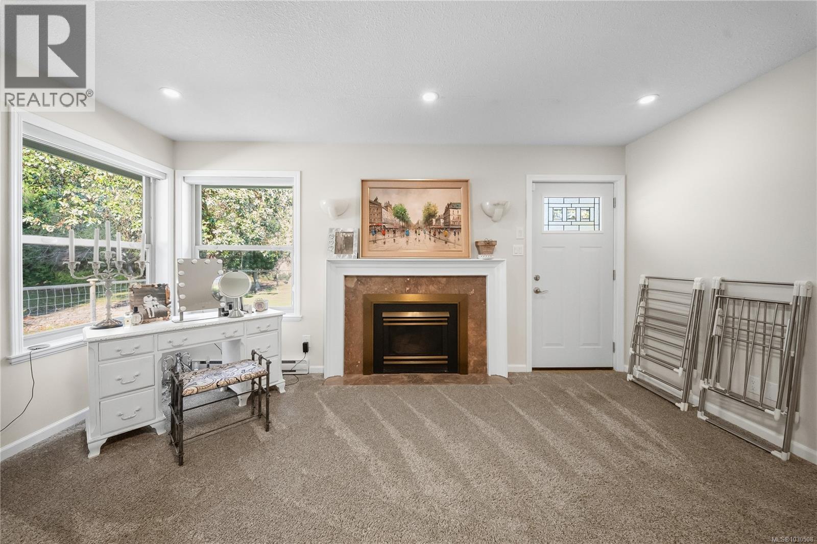 575 Johnstone Rd, Parksville