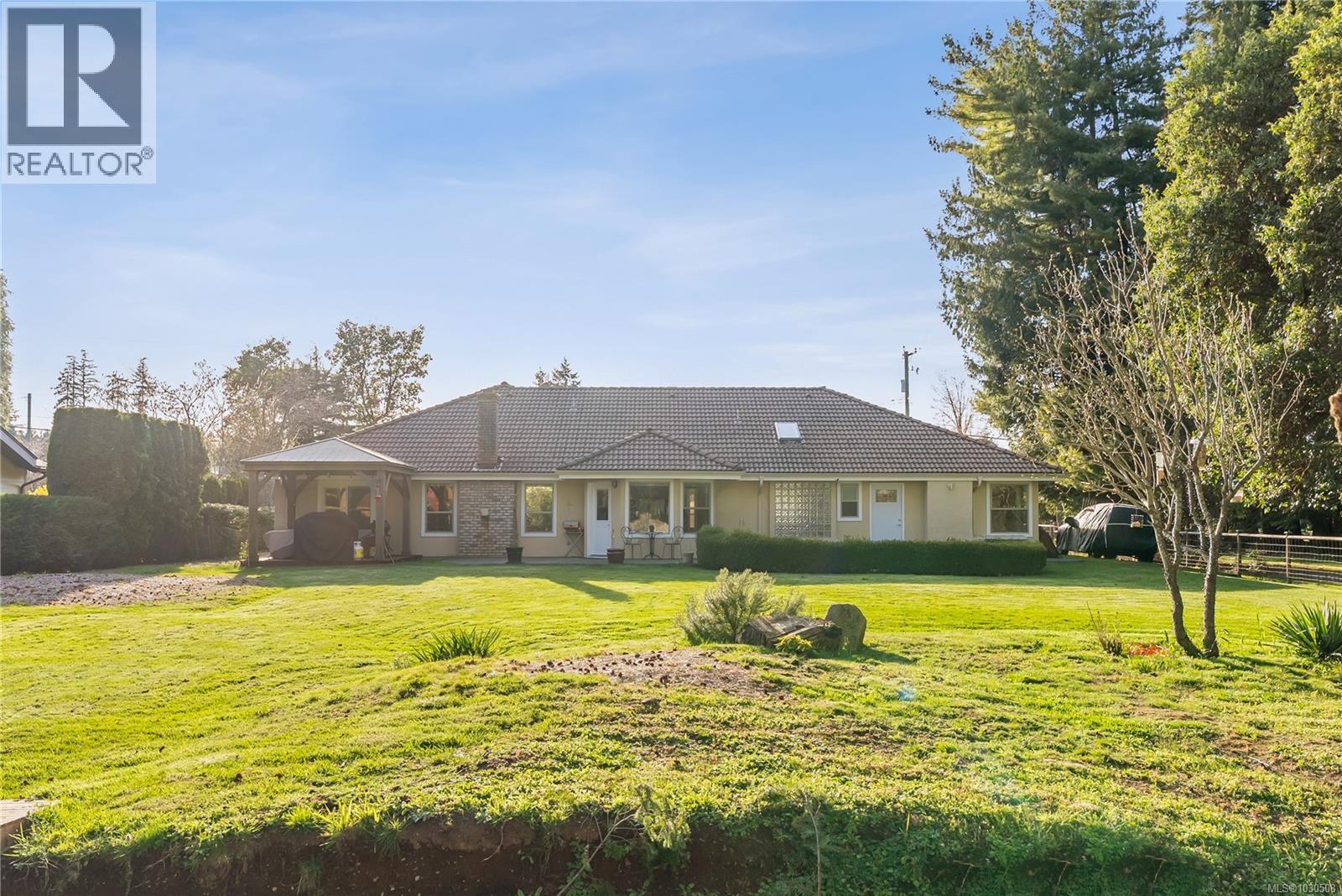 575 Johnstone Rd, Parksville