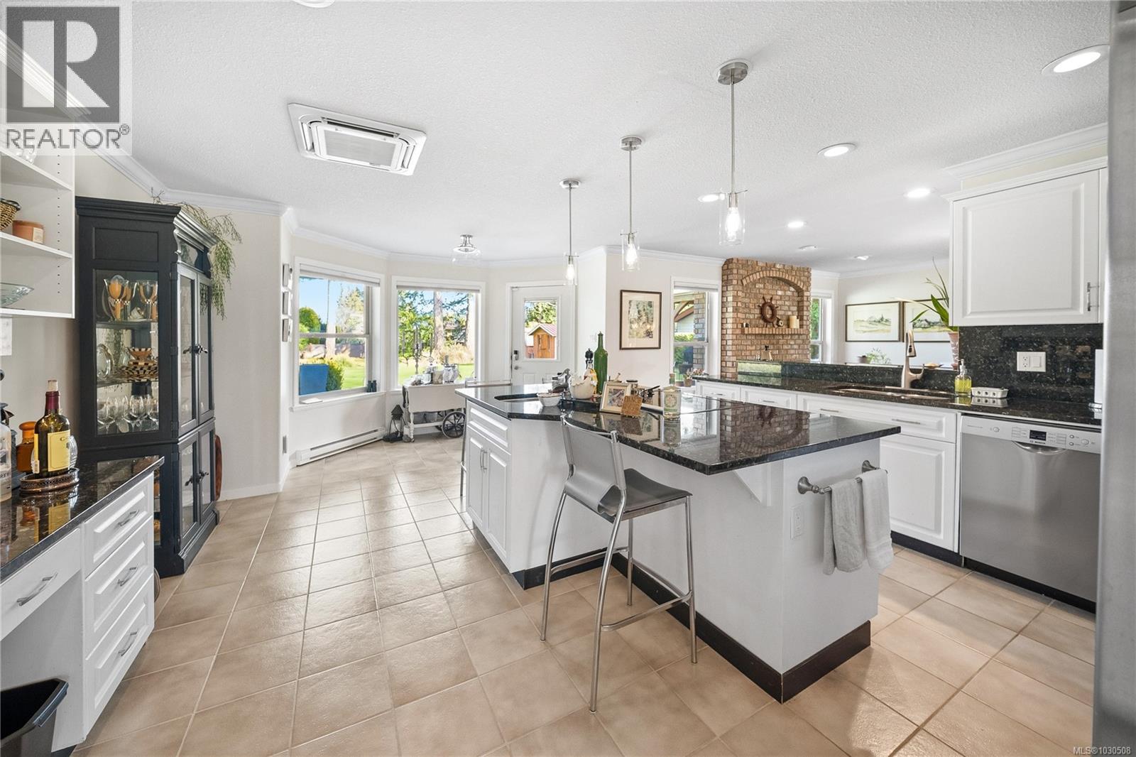 575 Johnstone Rd, Parksville