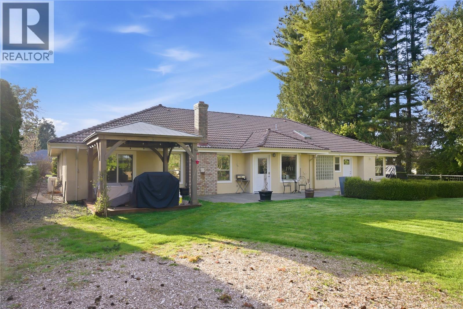 575 Johnstone Rd, Parksville