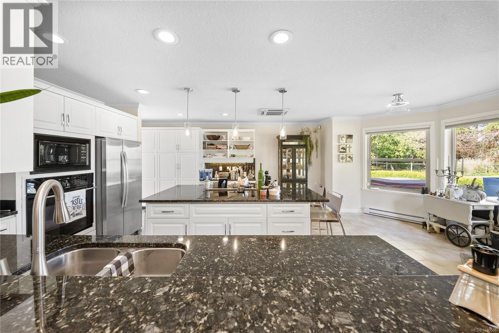 575 Johnstone Rd, Parksville