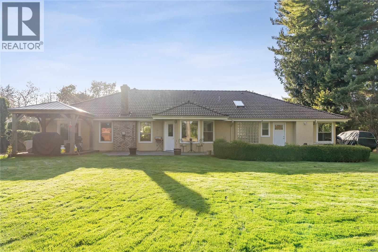 575 Johnstone Rd, Parksville