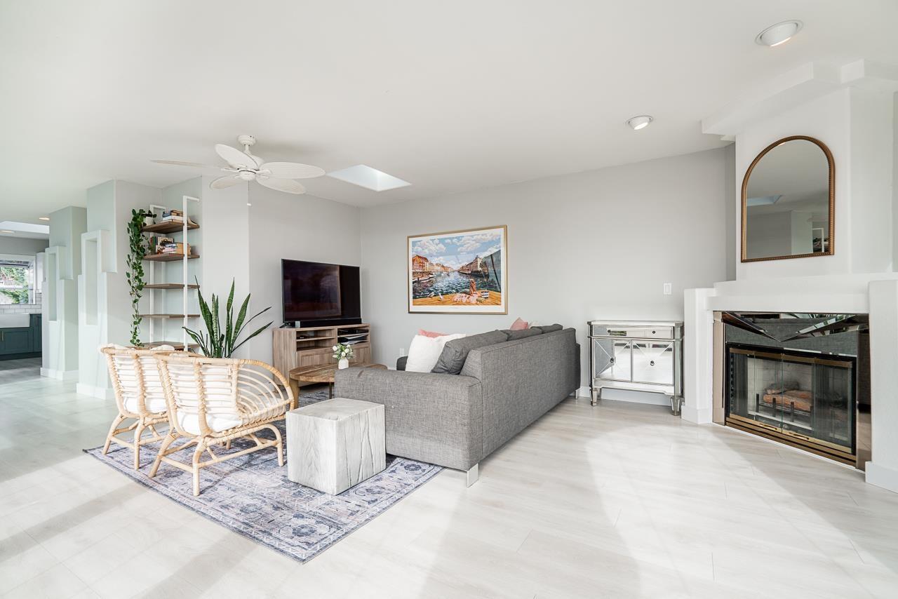 949 KENT STREET, White Rock