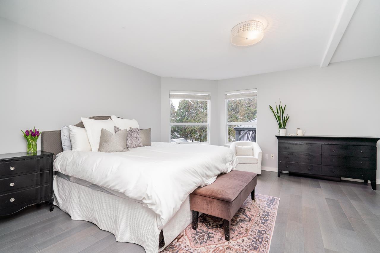 949 KENT STREET, White Rock