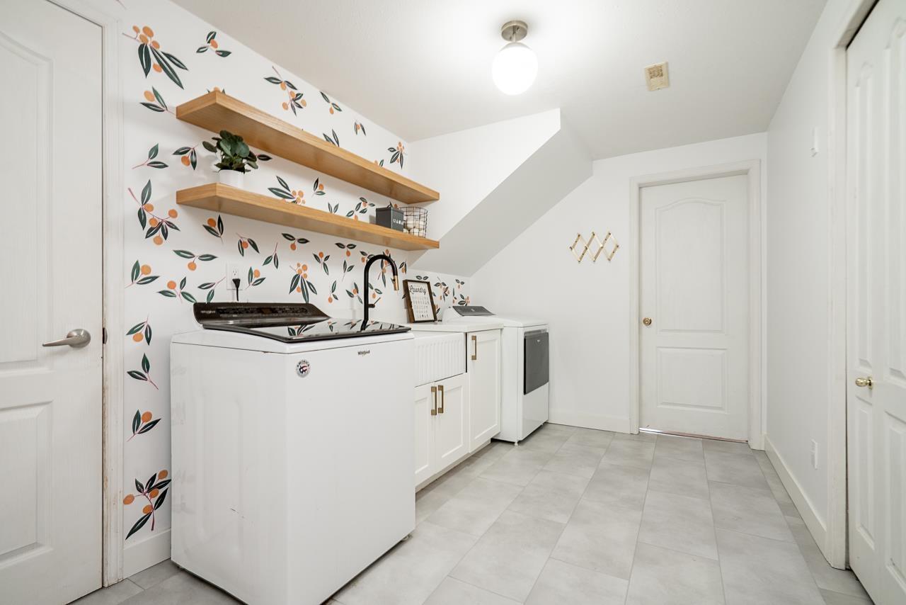 949 KENT STREET, White Rock