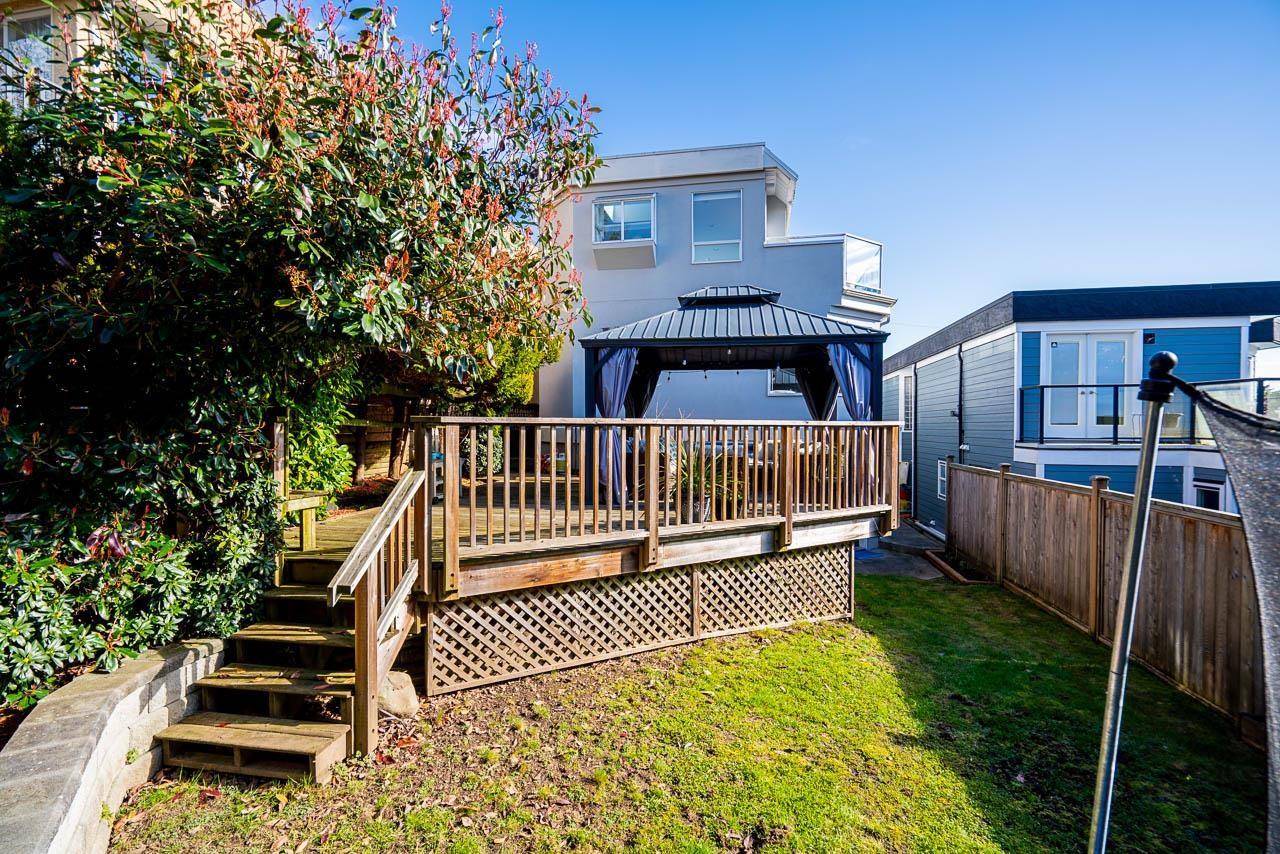 949 KENT STREET, White Rock