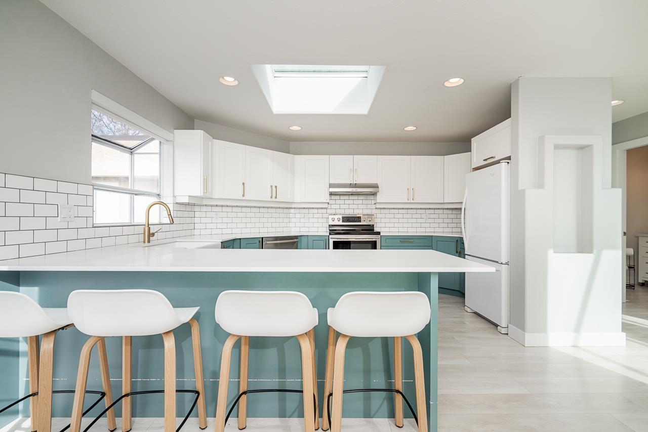 949 KENT STREET, White Rock