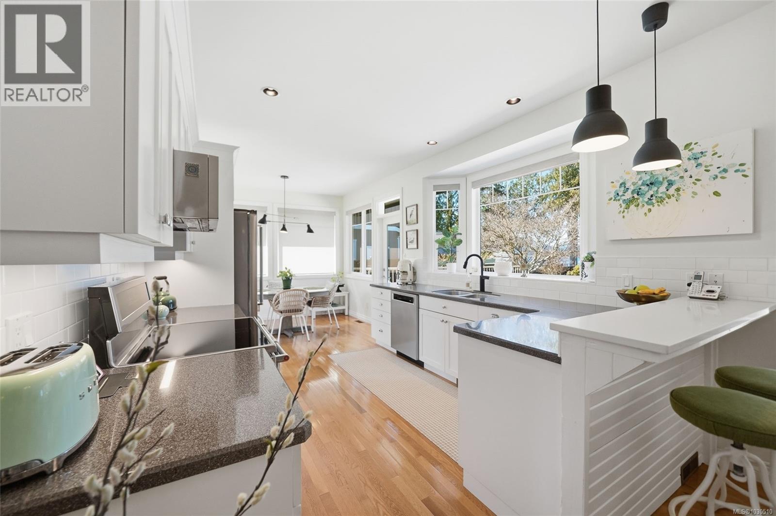 521 Point Ideal Dr, Lake Cowichan