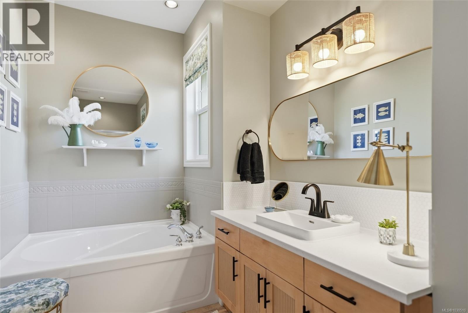 521 Point Ideal Dr, Lake Cowichan