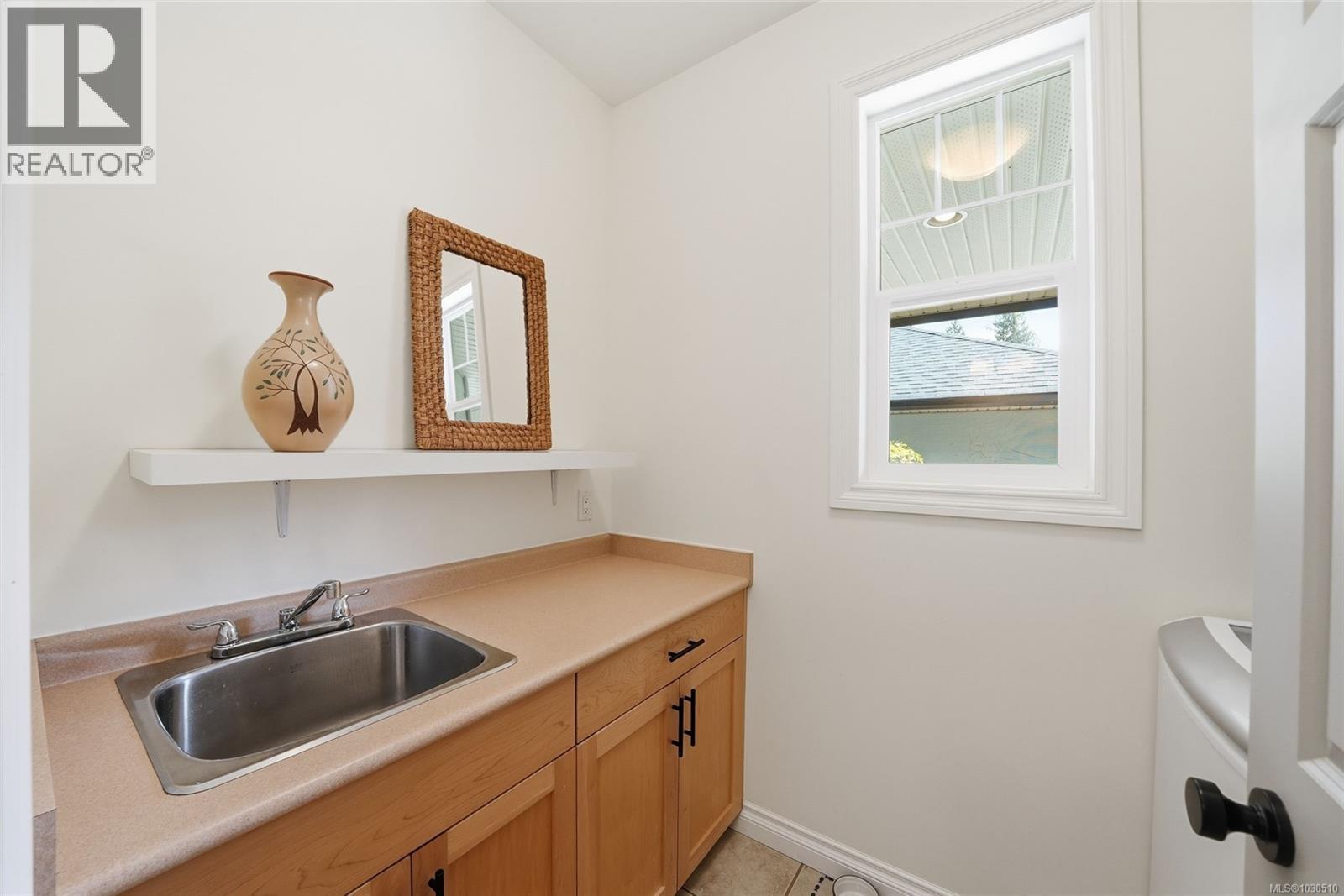 521 Point Ideal Dr, Lake Cowichan