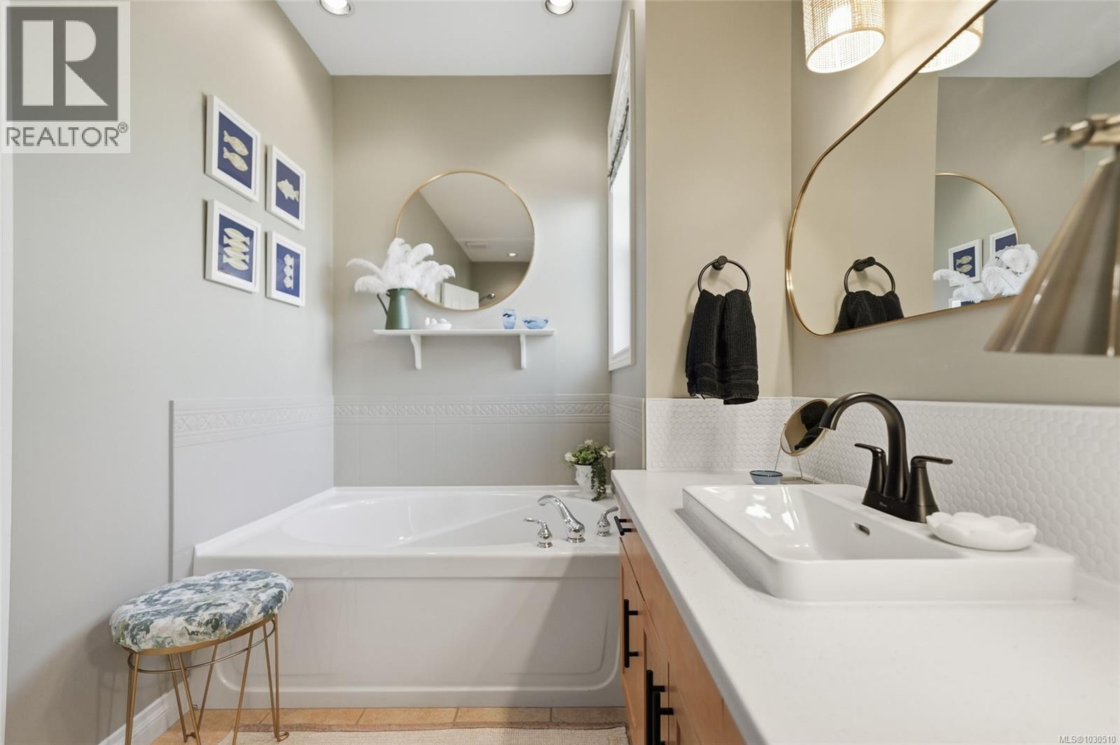 521 Point Ideal Dr, Lake Cowichan