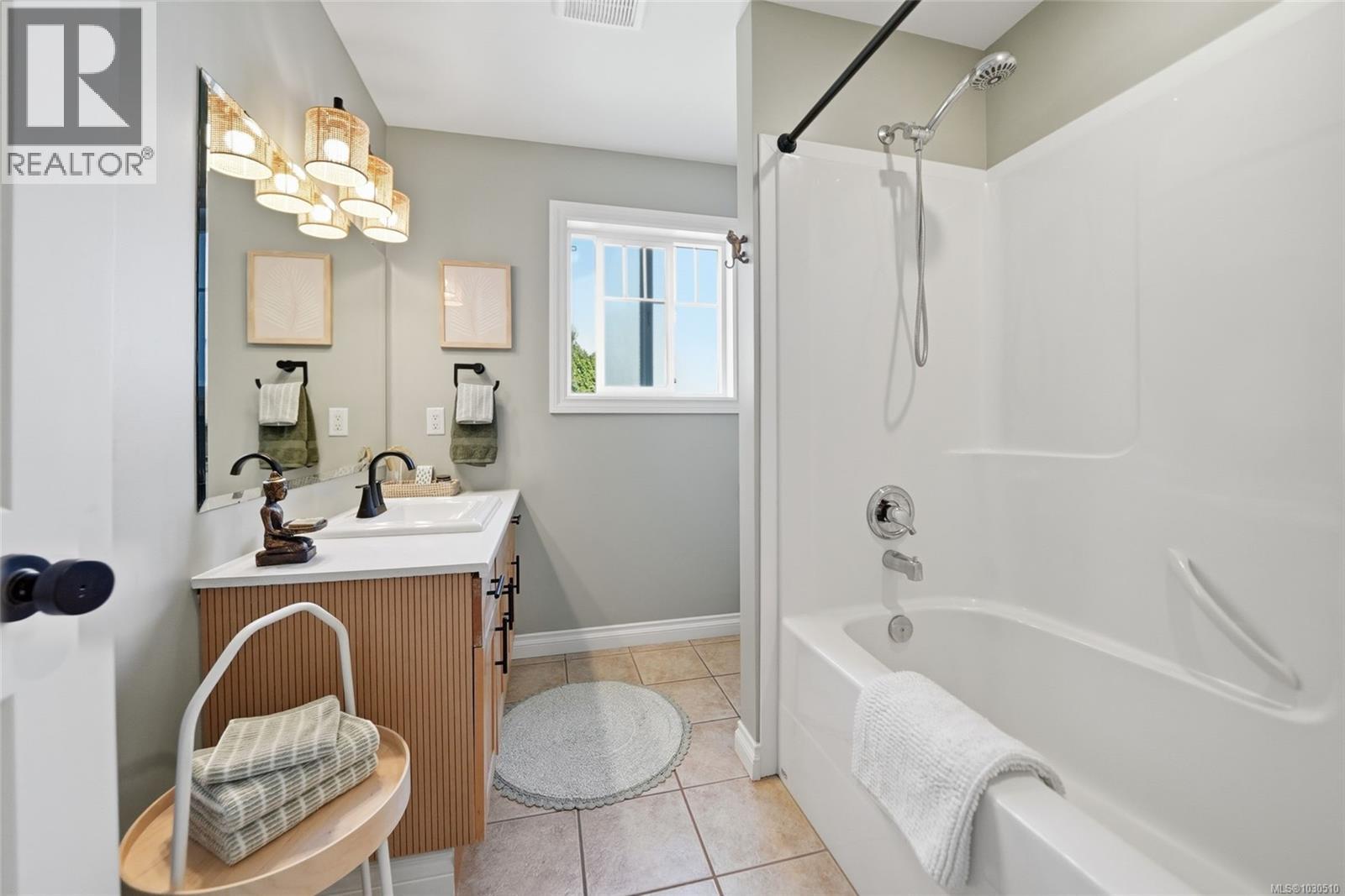 521 Point Ideal Dr, Lake Cowichan