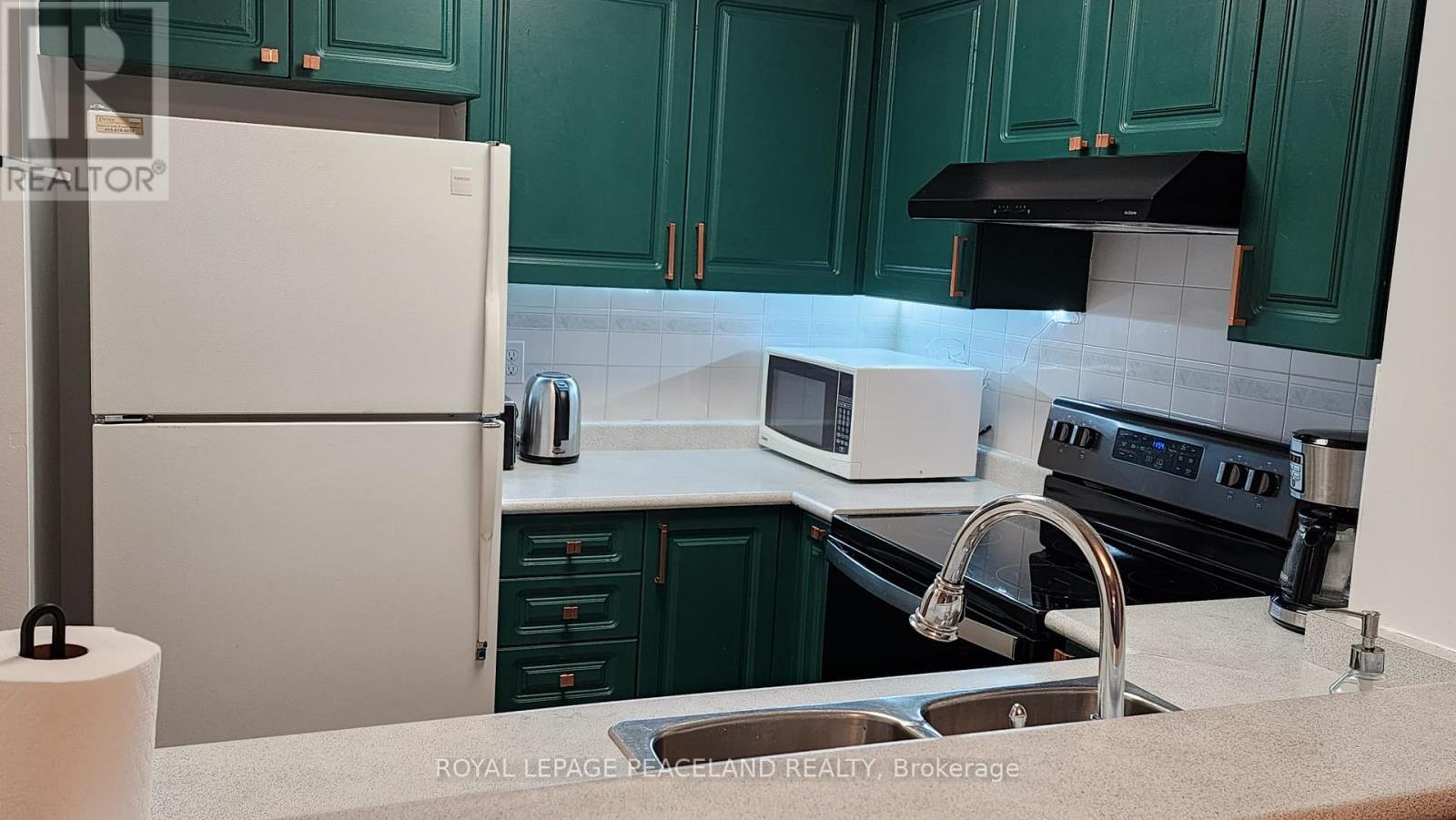 #409 18 PEMBERTON AVENUE - 33
