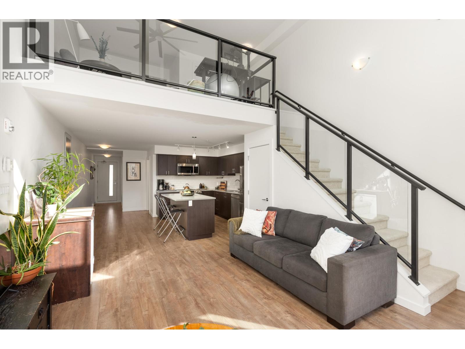 204 39767 GOVERNMENT ROAD, Squamish