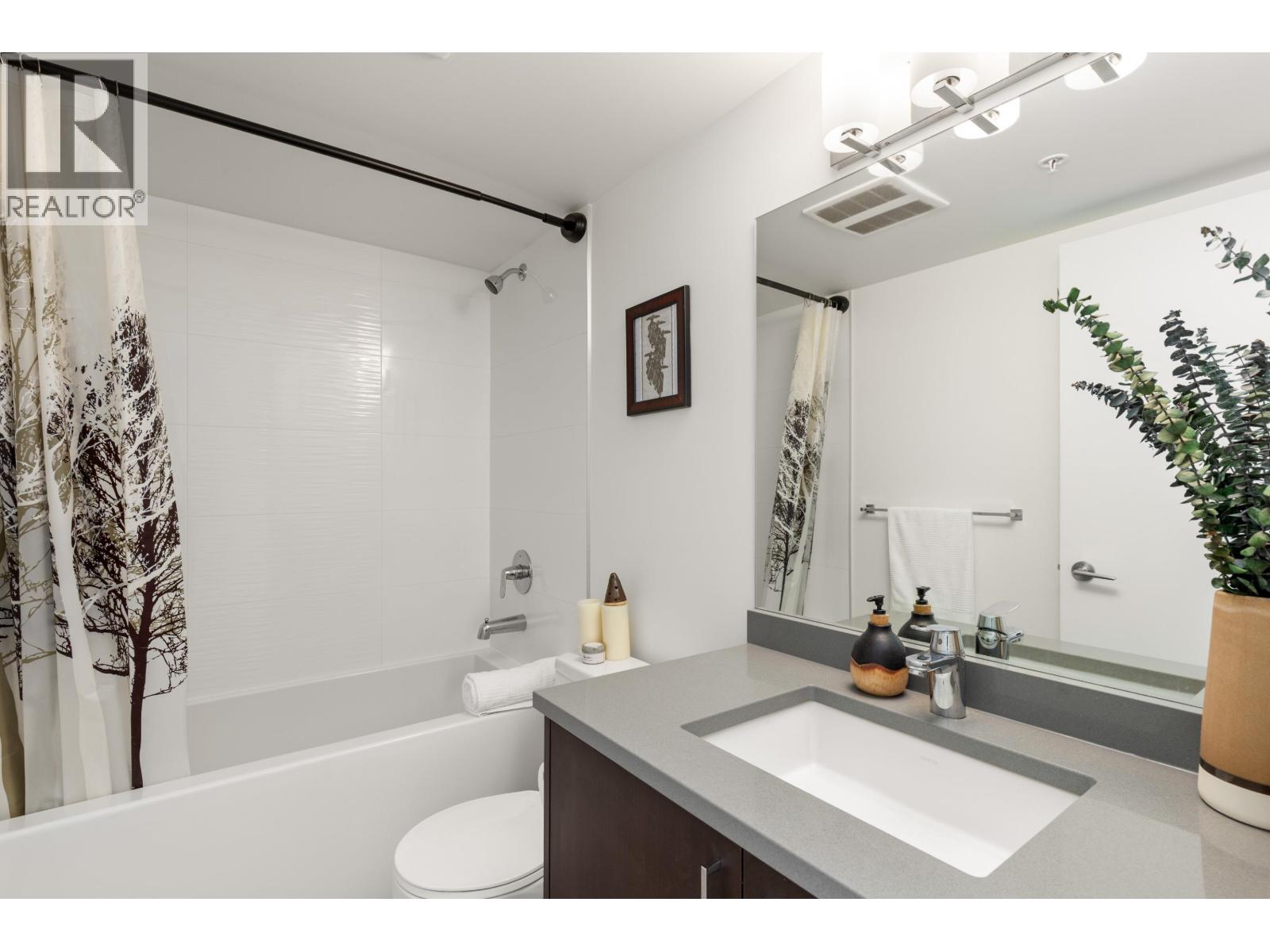 204 39767 GOVERNMENT ROAD, Squamish