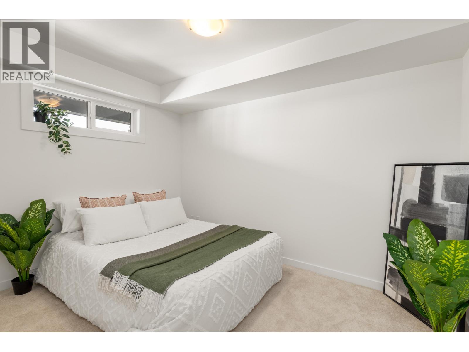 204 39767 GOVERNMENT ROAD, Squamish