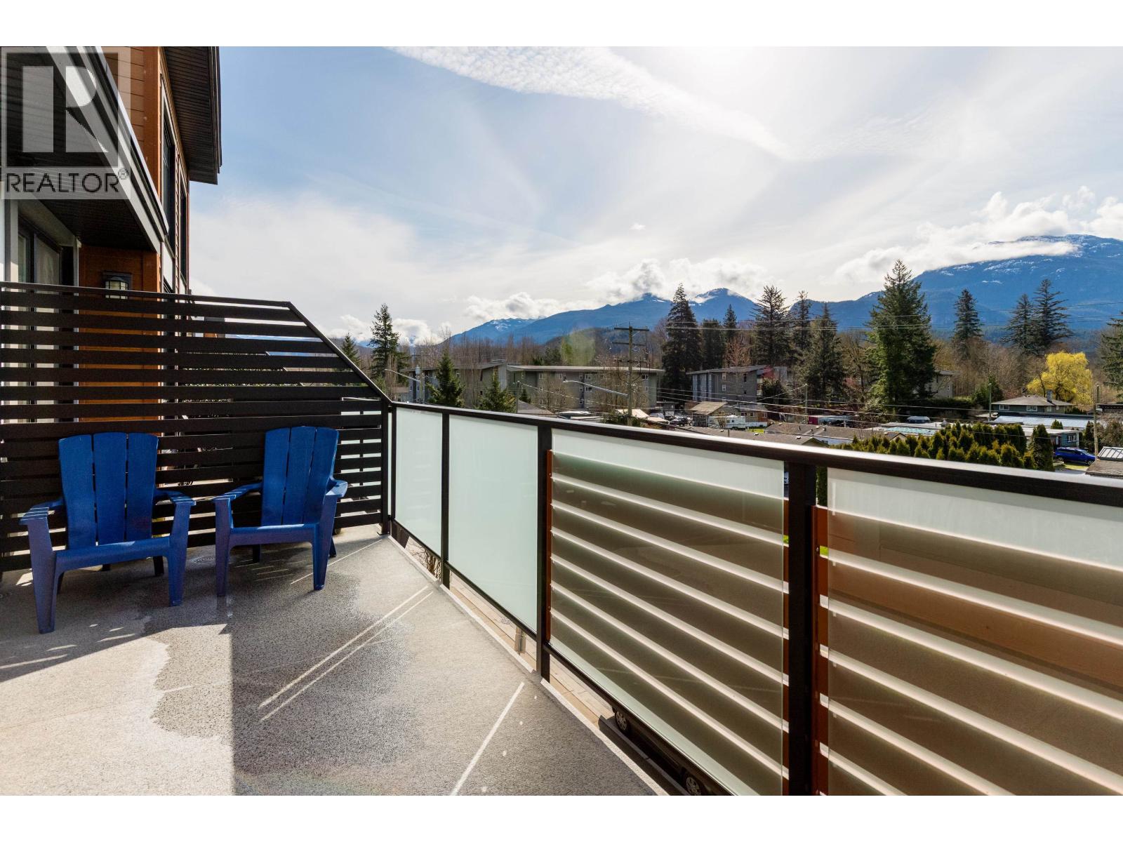 204 39767 GOVERNMENT ROAD, Squamish