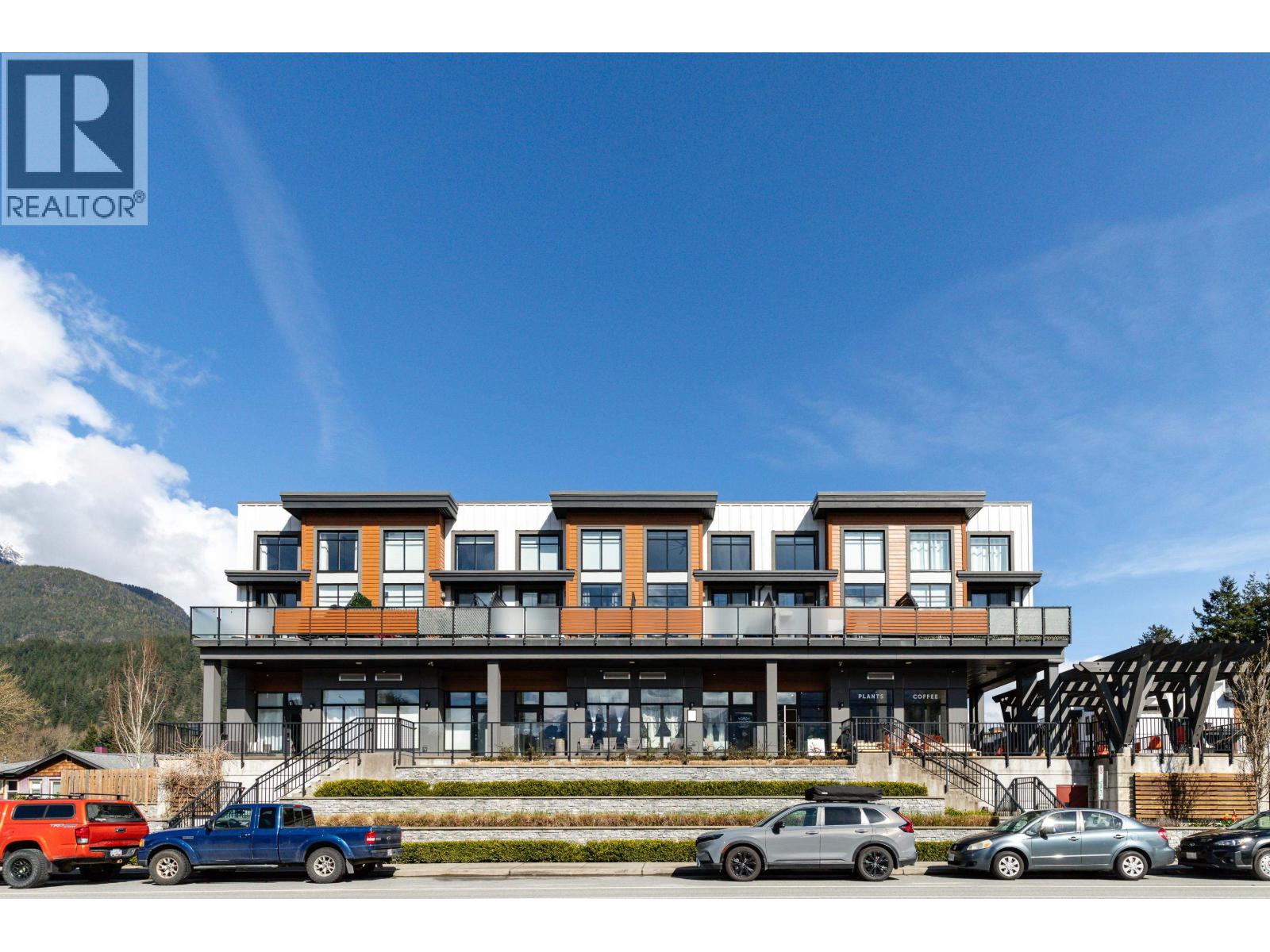 204 39767 GOVERNMENT ROAD, Squamish