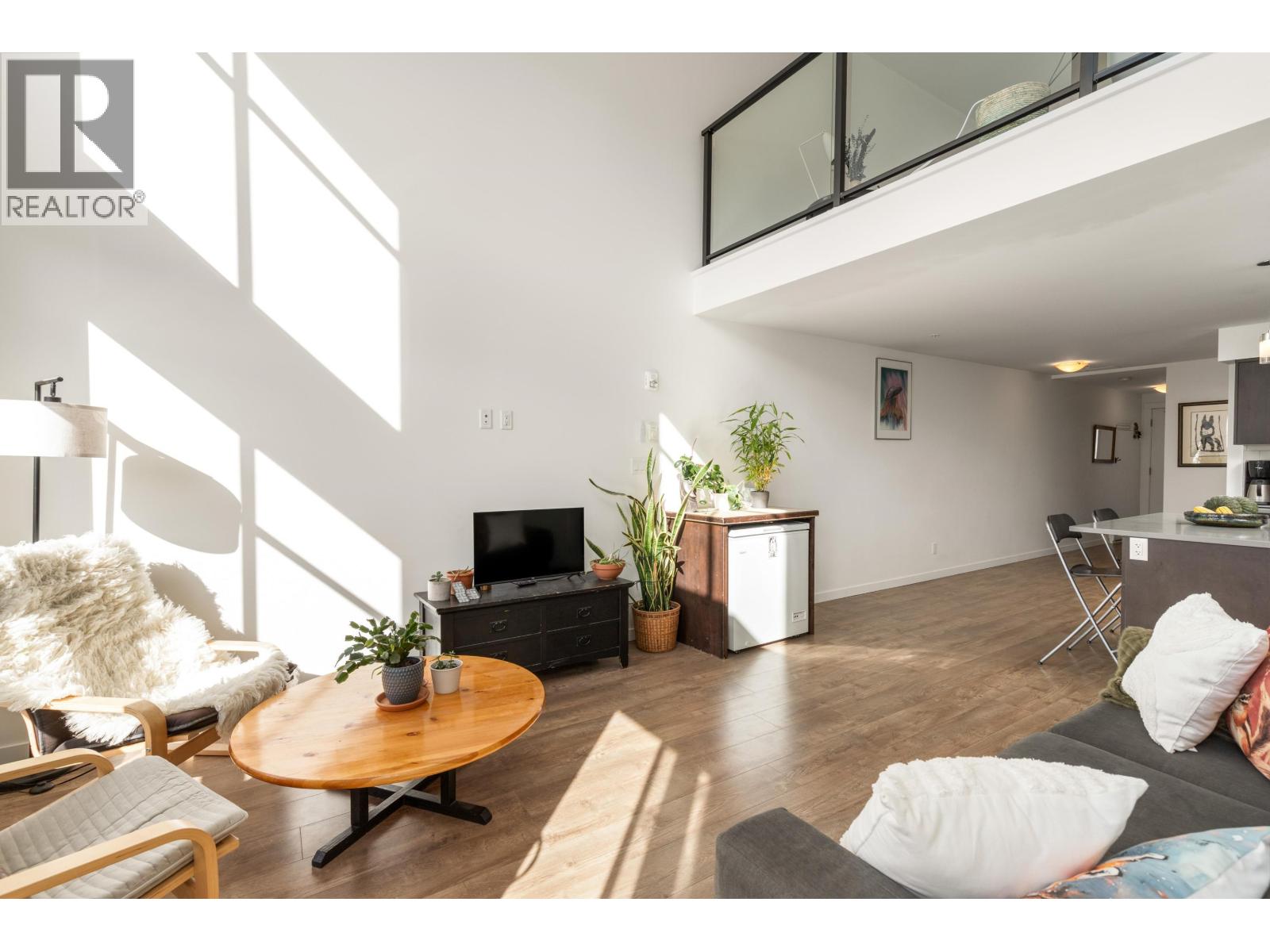 204 39767 GOVERNMENT ROAD, Squamish