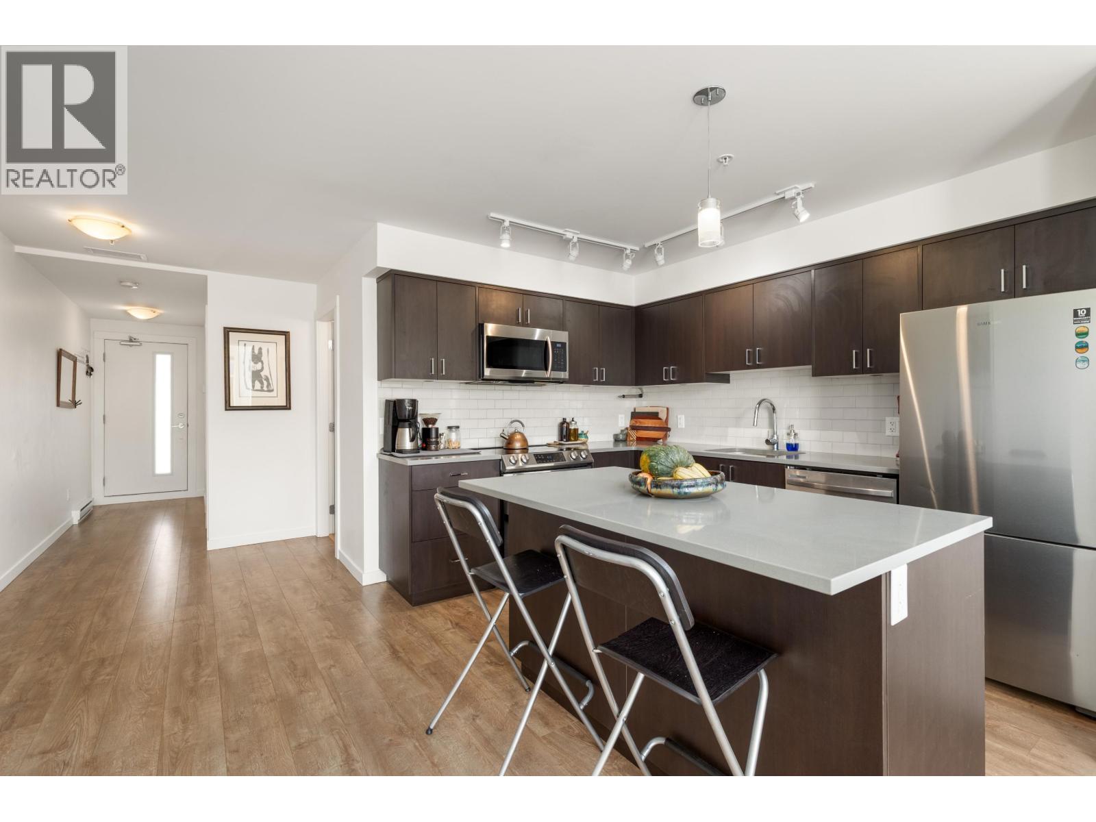 204 39767 GOVERNMENT ROAD, Squamish