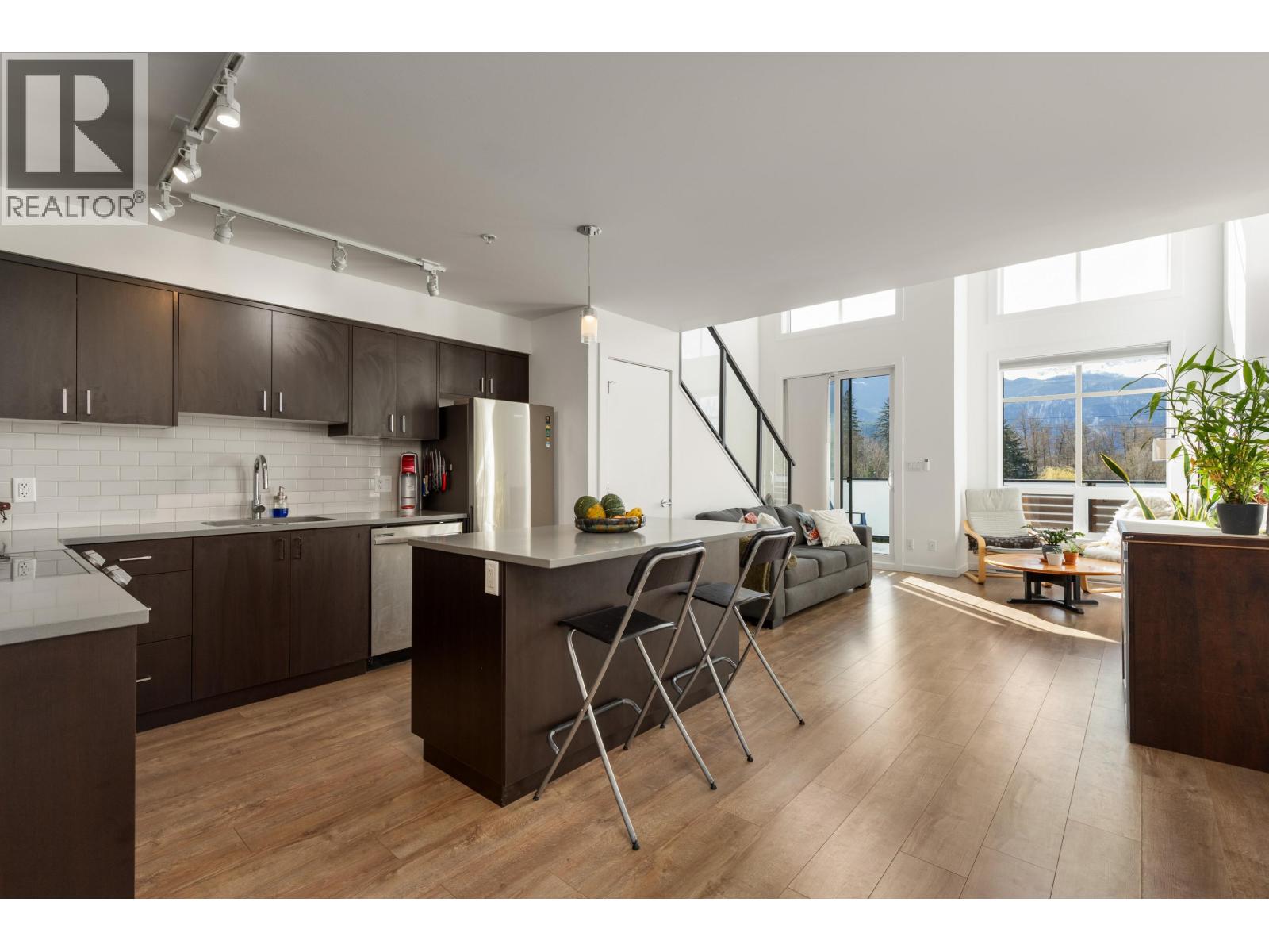 204 39767 GOVERNMENT ROAD, Squamish