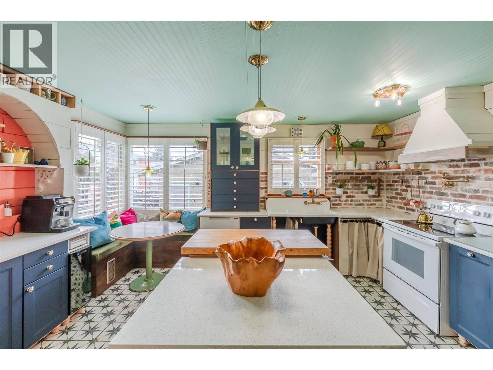 100 HUTH Avenue, Penticton