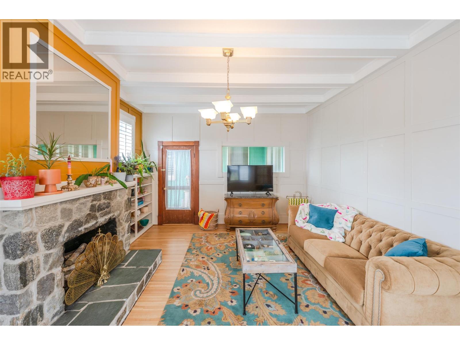 100 HUTH Avenue, Penticton