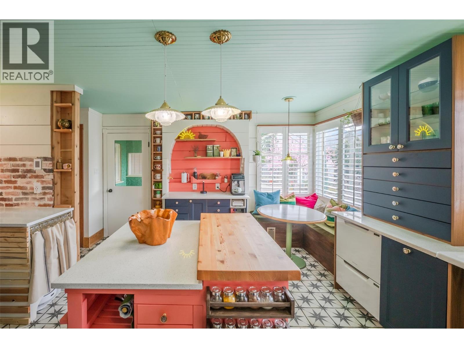 100 HUTH Avenue, Penticton