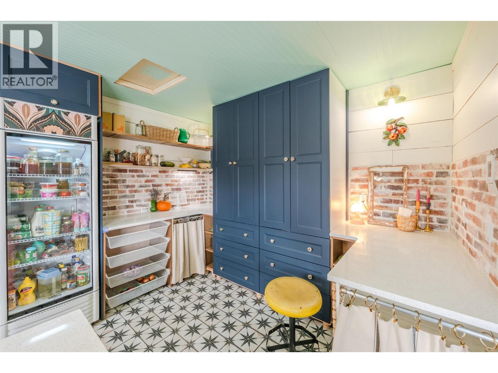 100 HUTH Avenue, Penticton