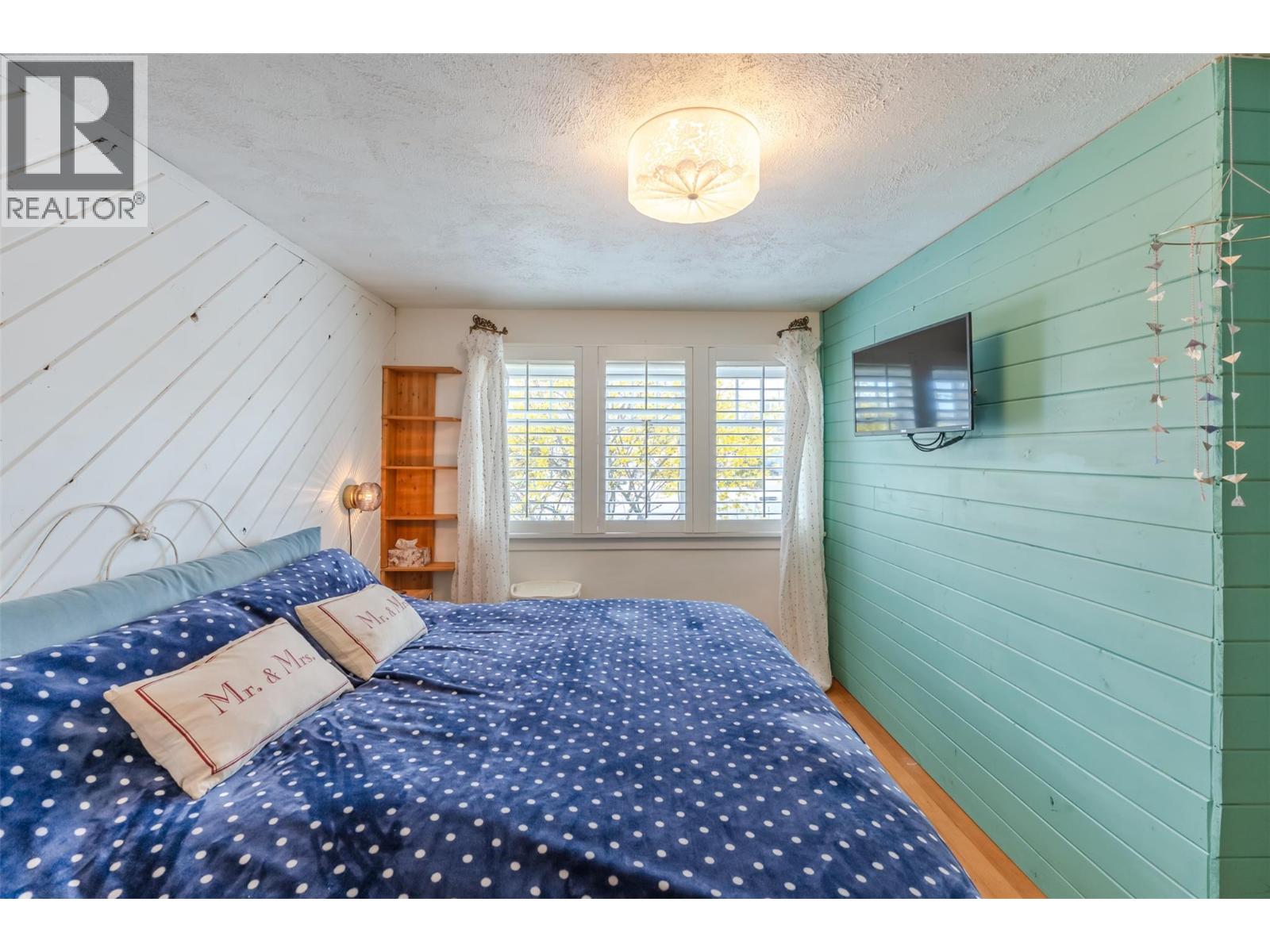 100 HUTH Avenue, Penticton